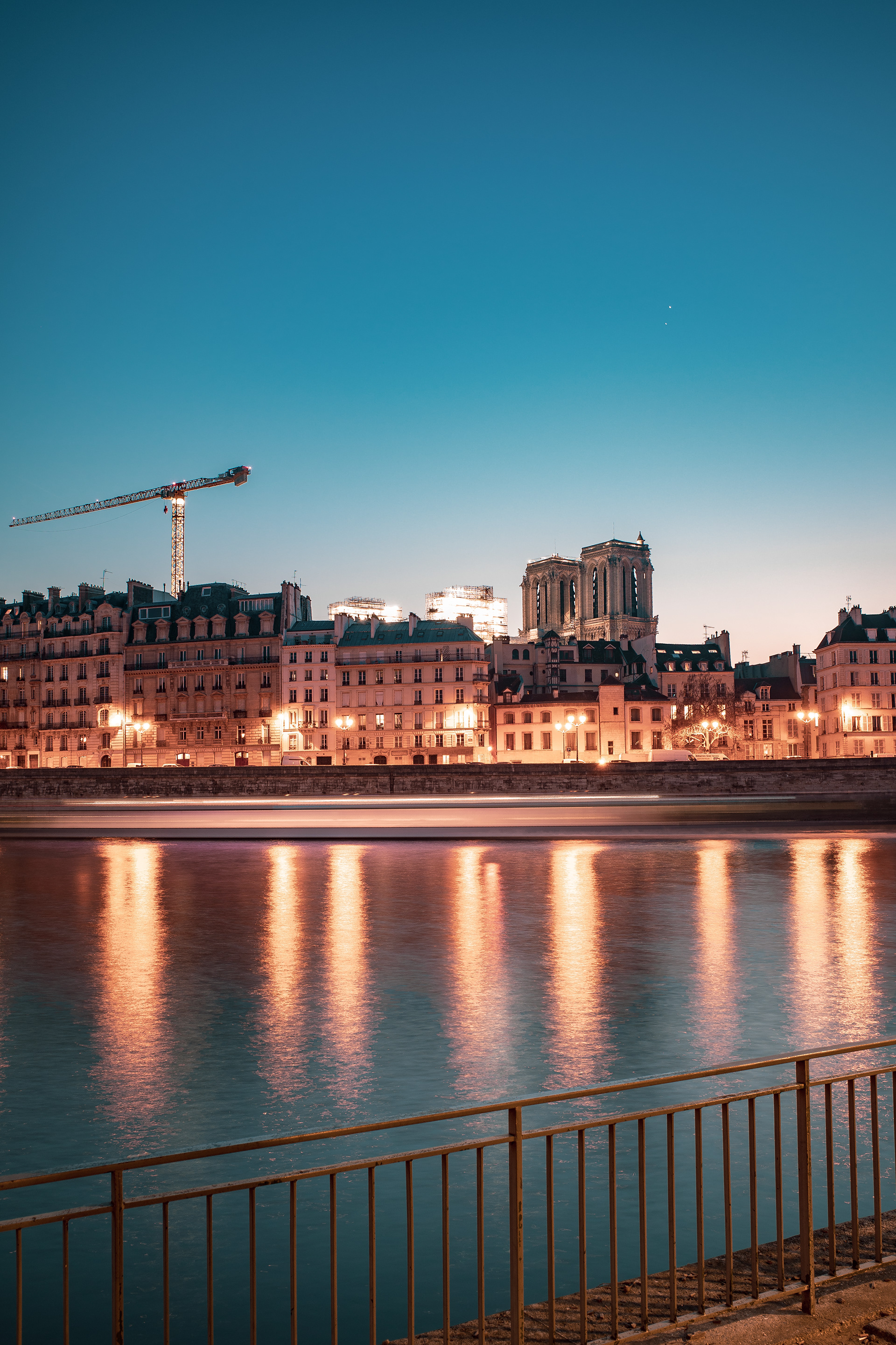 conjonction de Vénus et Saturne dans le ciel parisien