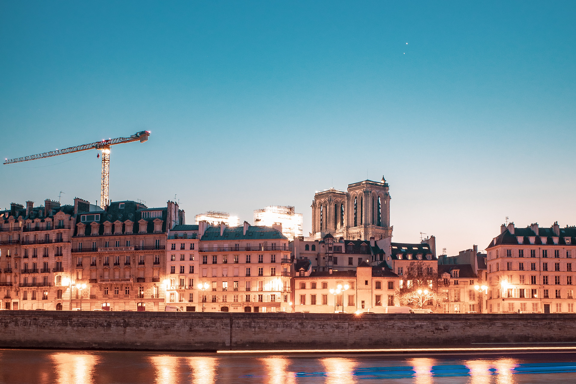 conjonction de Vénus et Saturne dans le ciel parisien
