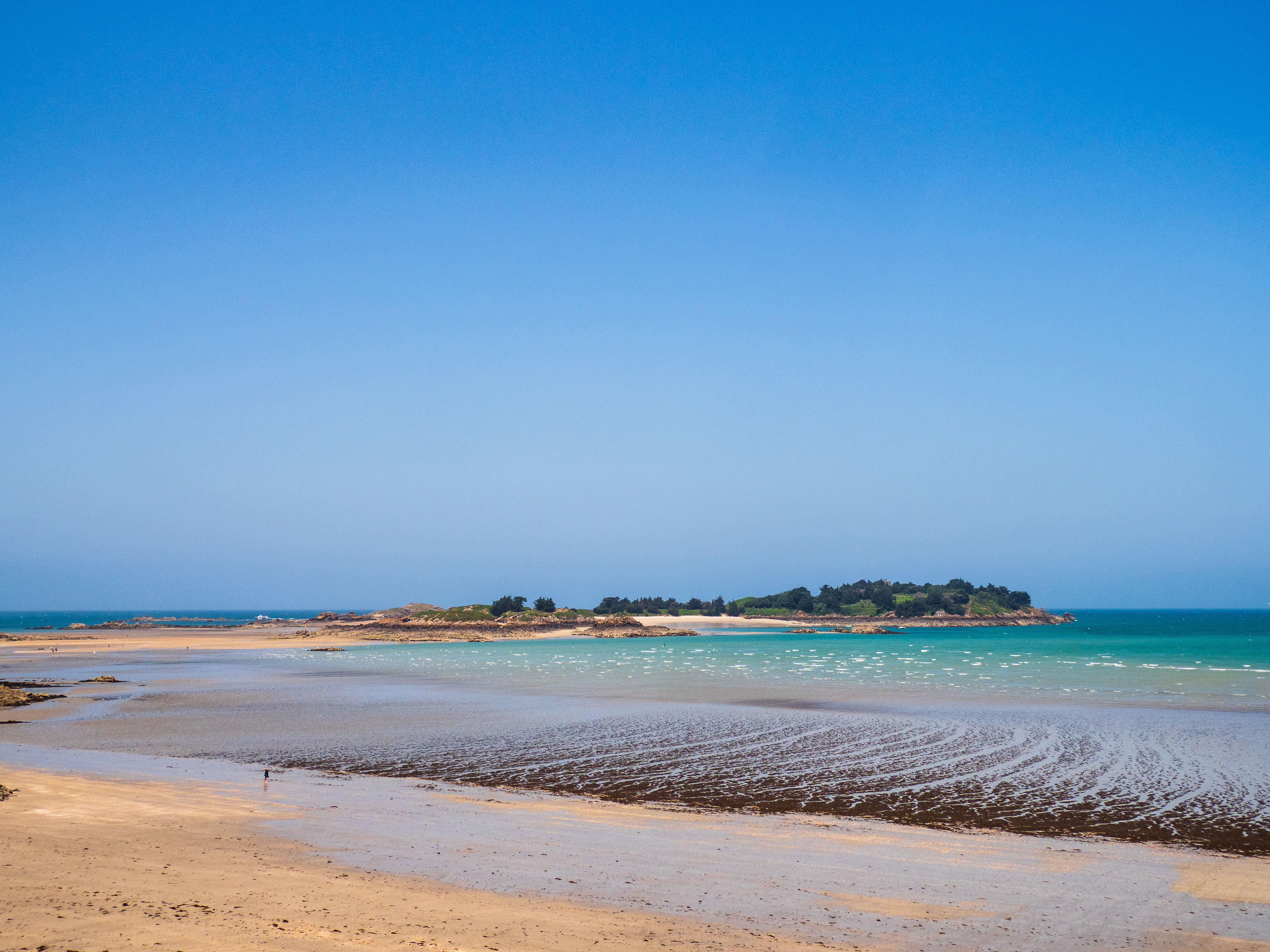 La route vers la presqu'île à marée basse