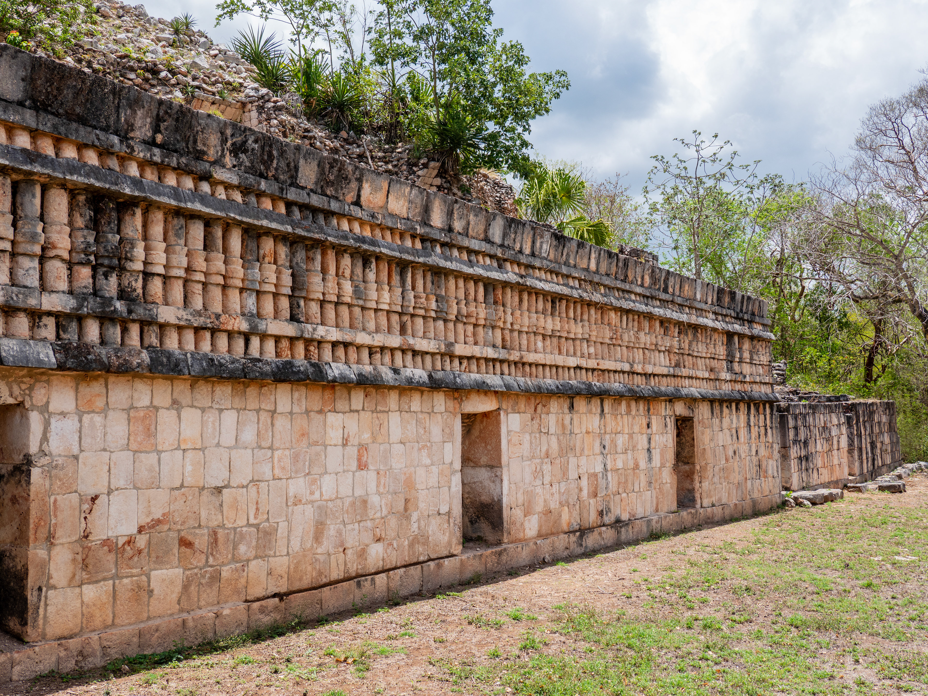 des colonnes typiques du style puuc