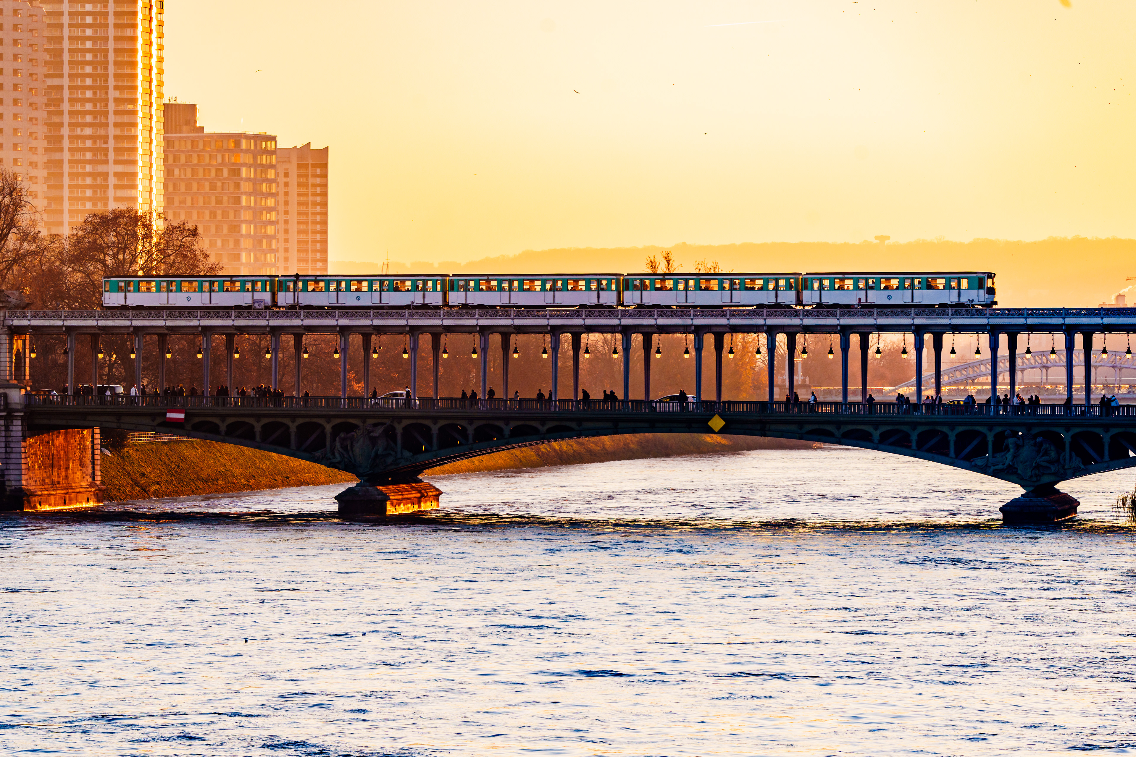 Pont BIr Hakeim et la Seine
