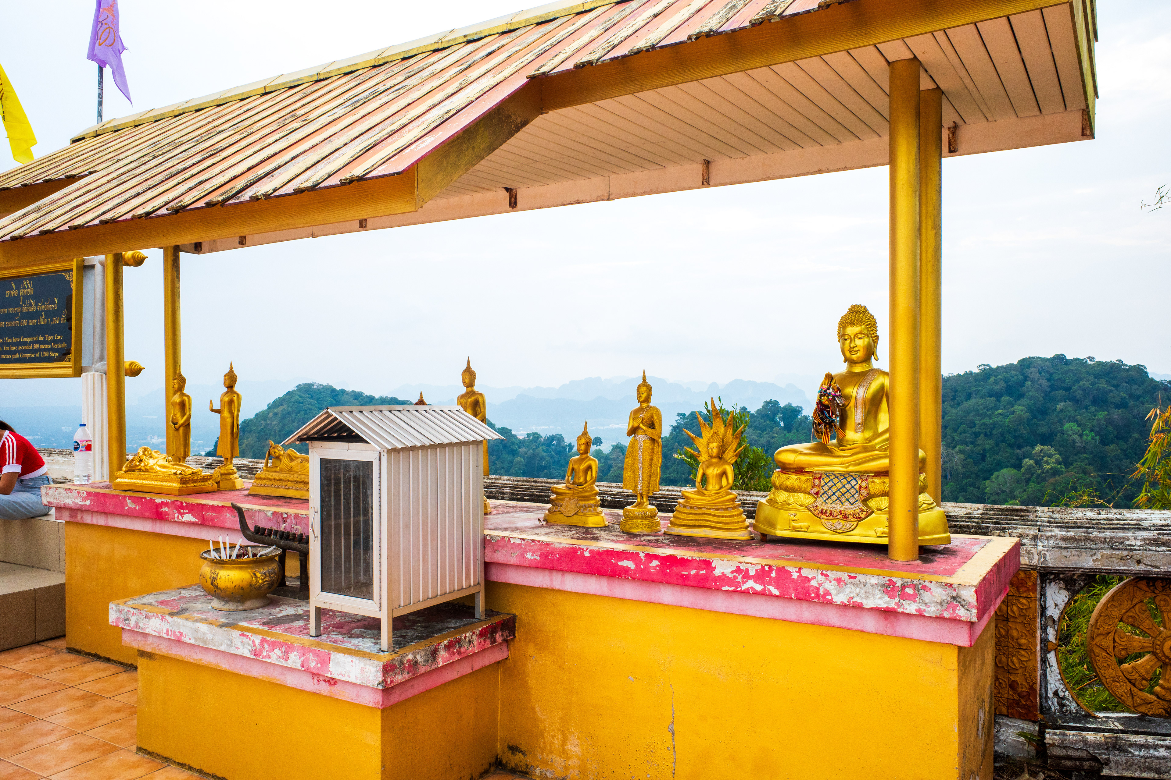 Le temple est richement décoré