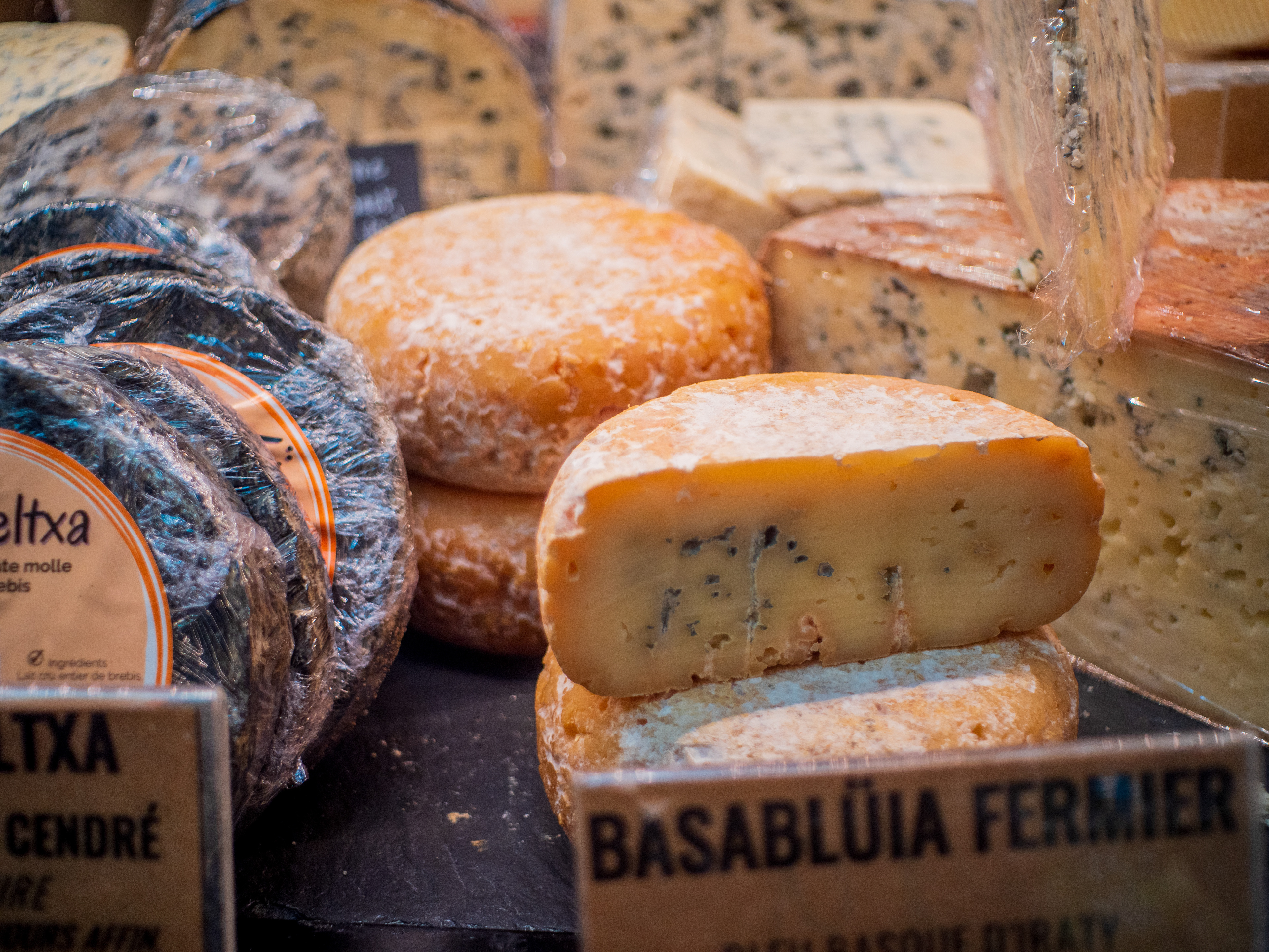Halles de Biarritz, fromages divers