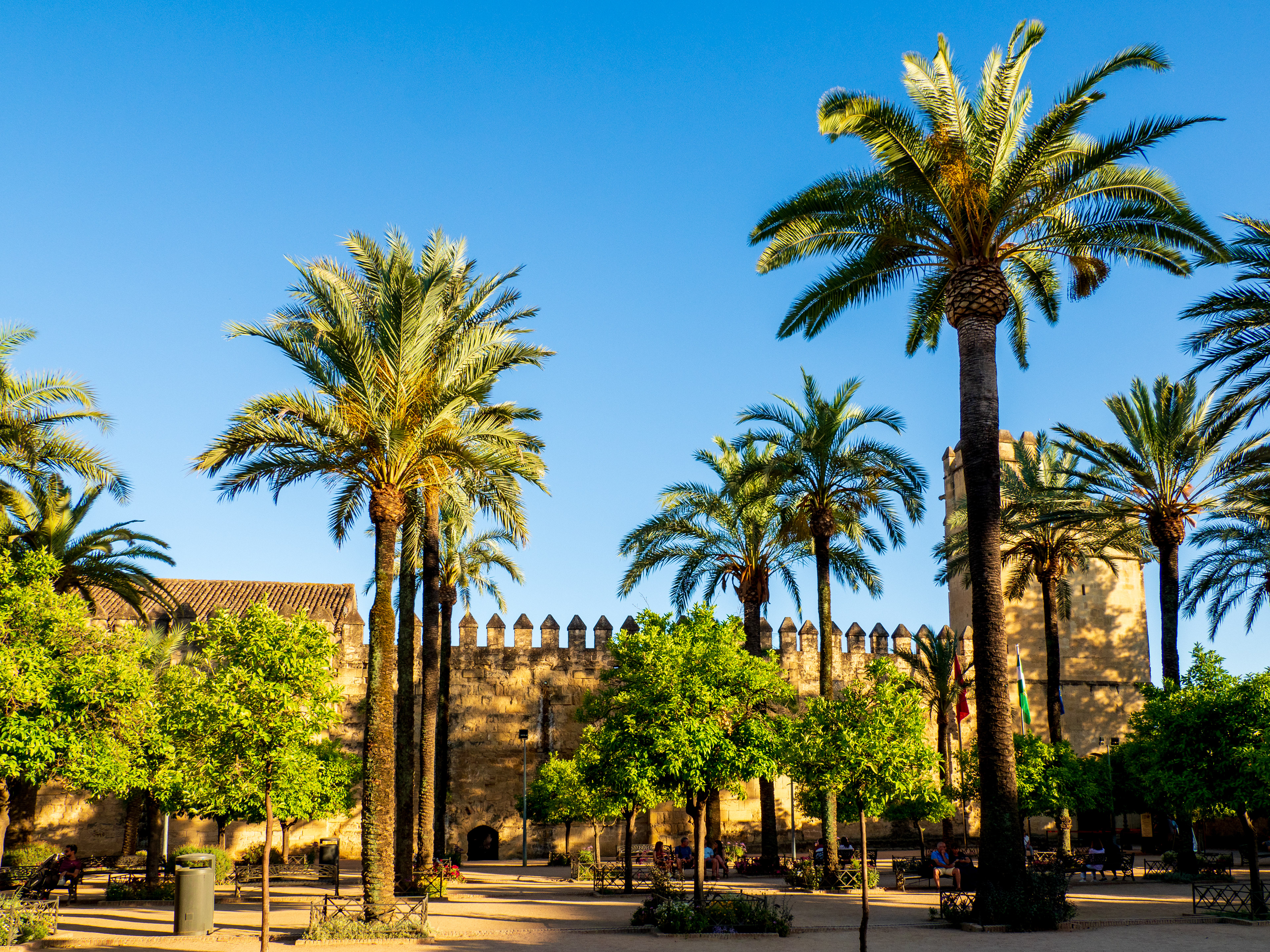 la place devant l'alcazar