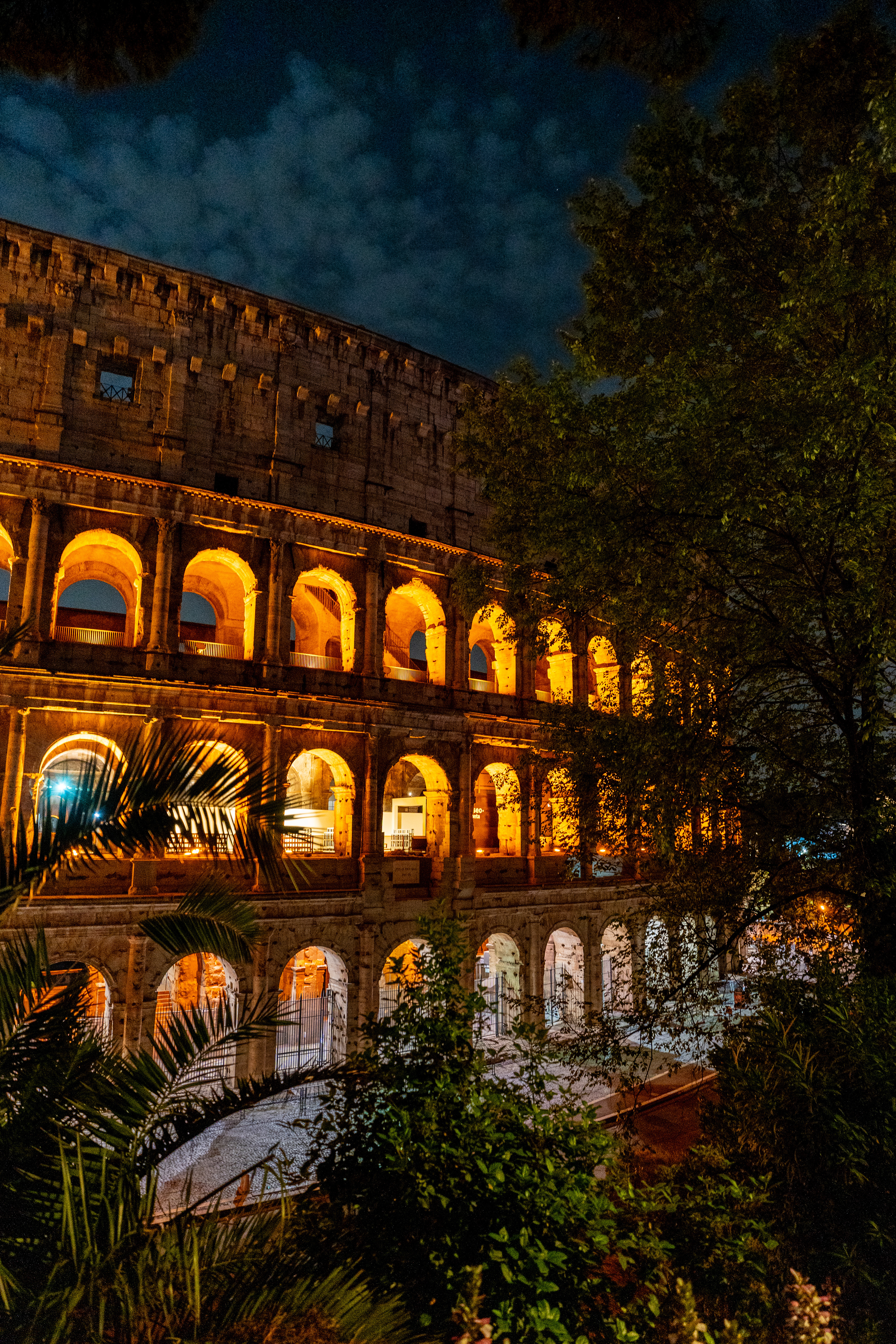 portion du colisée de nuit