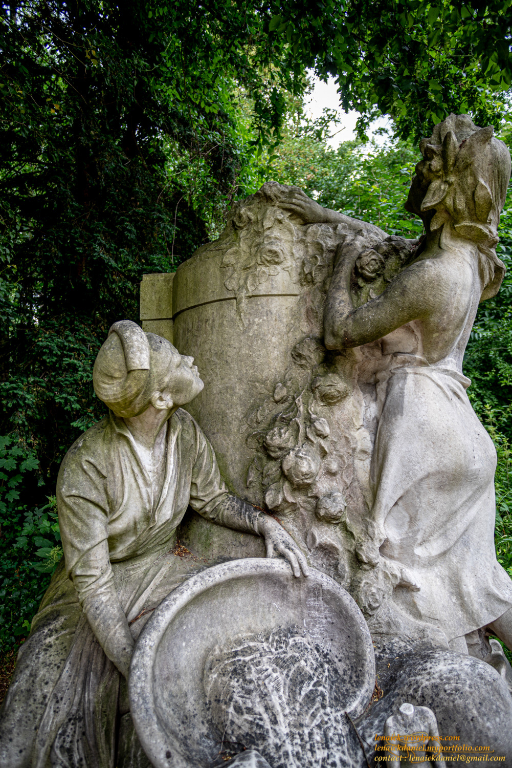 Vestiges du monument à la gloire de l'expansion coloniale française