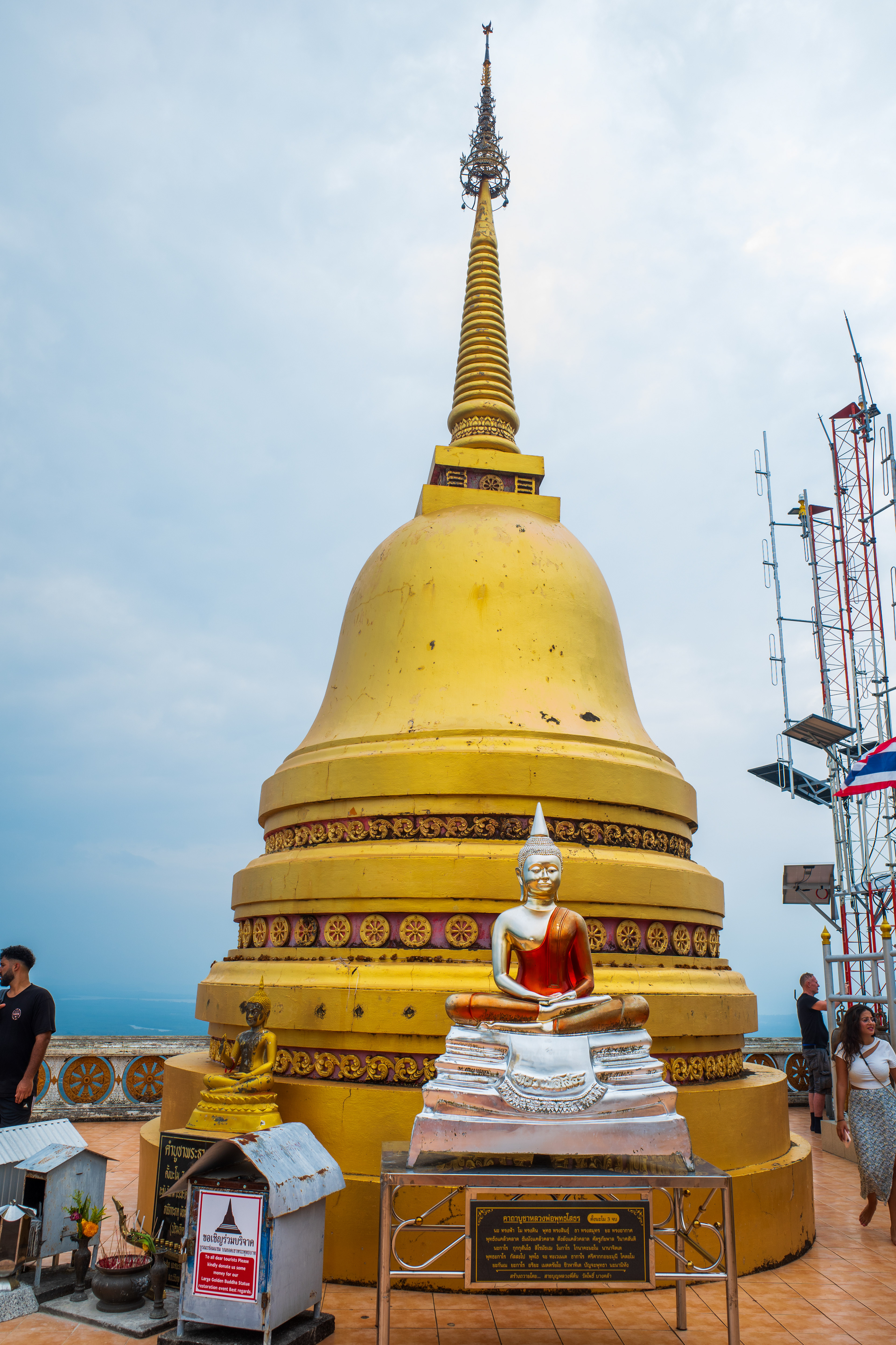 Le temple est richement décoré