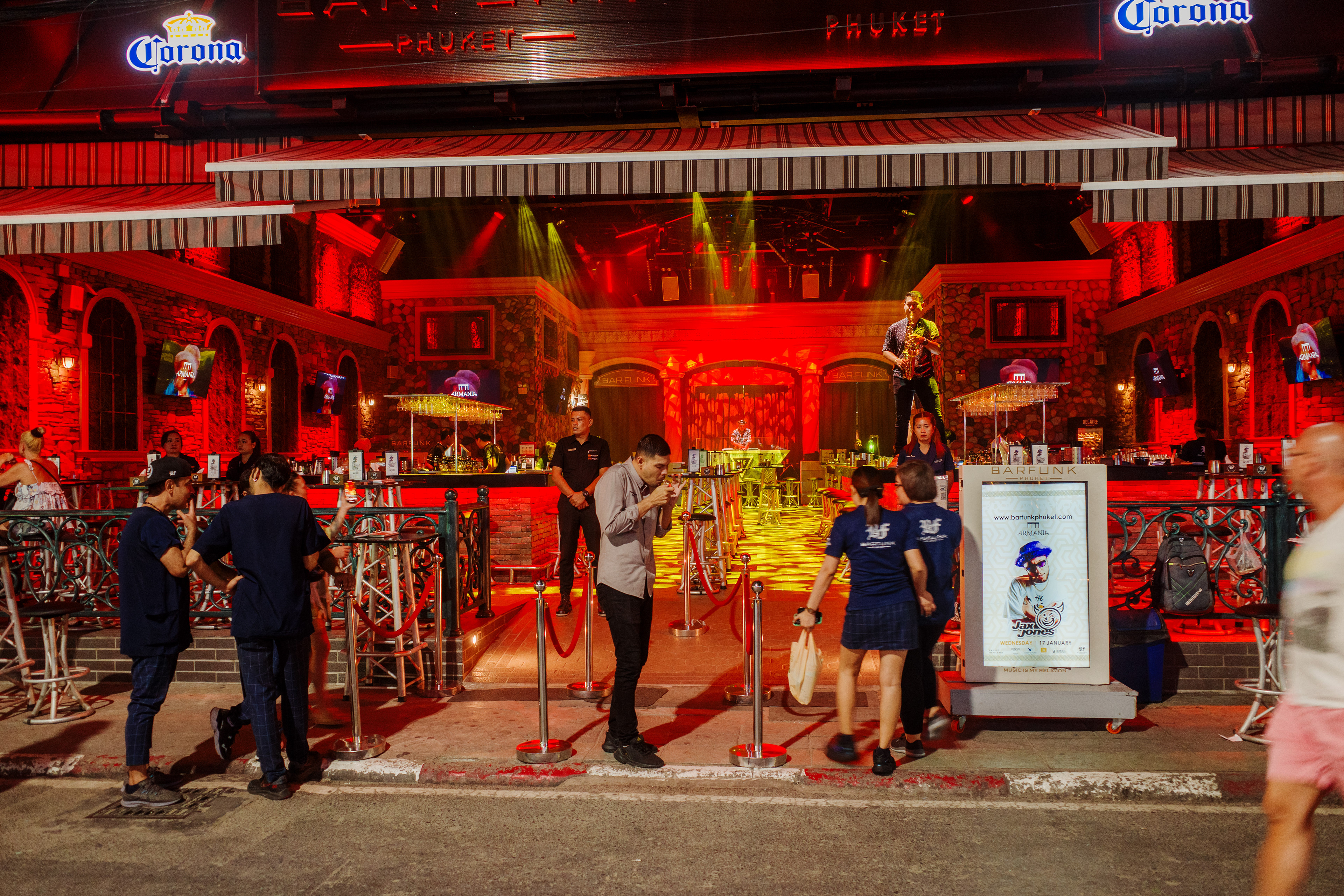 chaud sale et humide, Patong sonne comme le titre d'un album des wampas