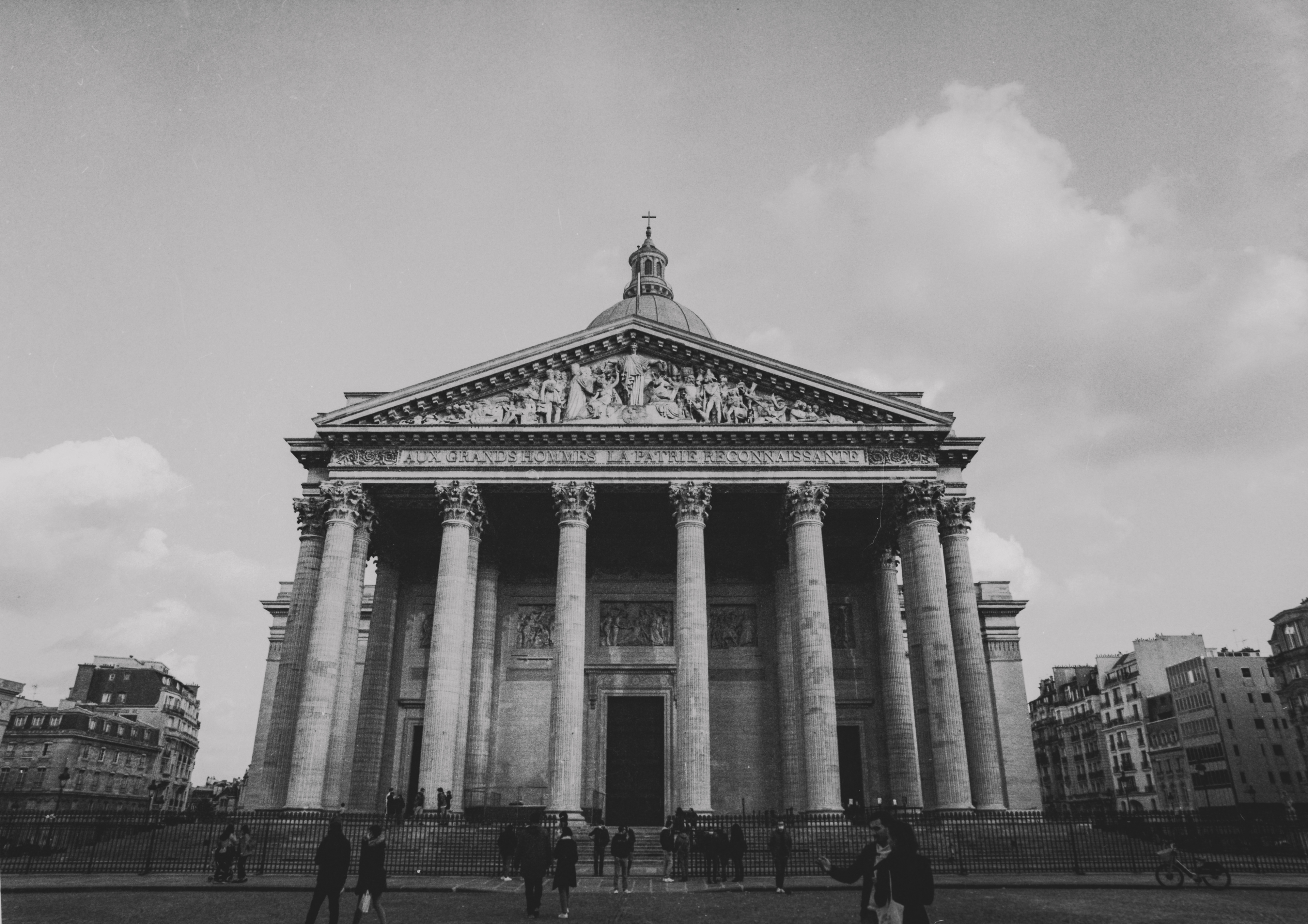 Panthéon au grand anlgle (moyen format 645 - 35mm)