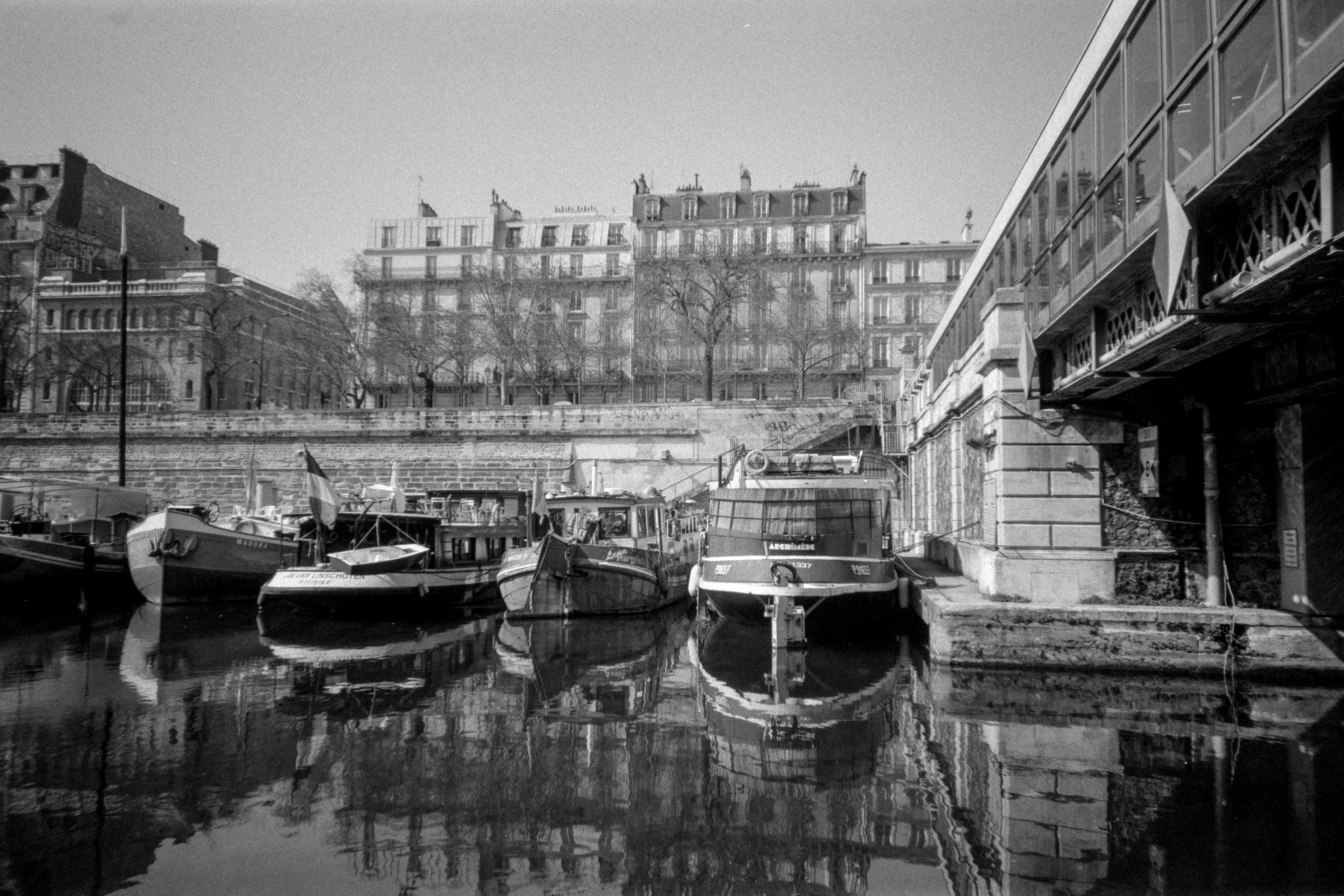 Proche du pont de la ligne 1
