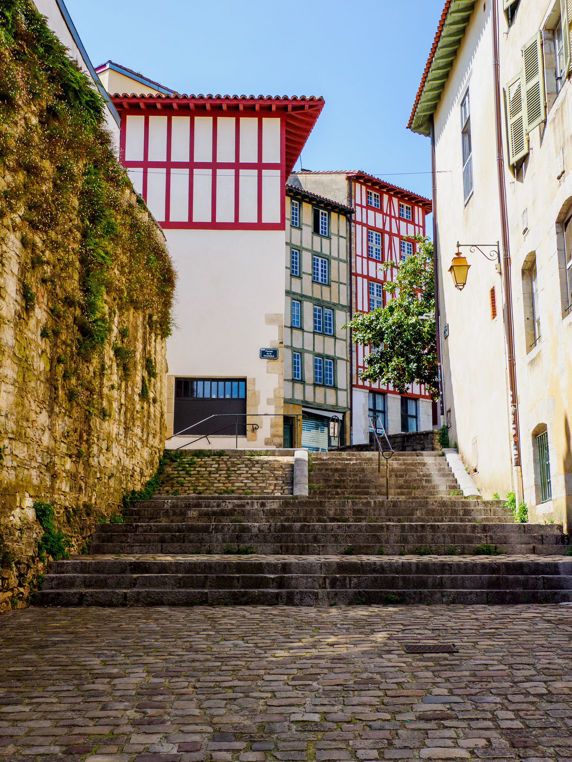 escaliers à Bayonne, montant vers place de la plachotte
