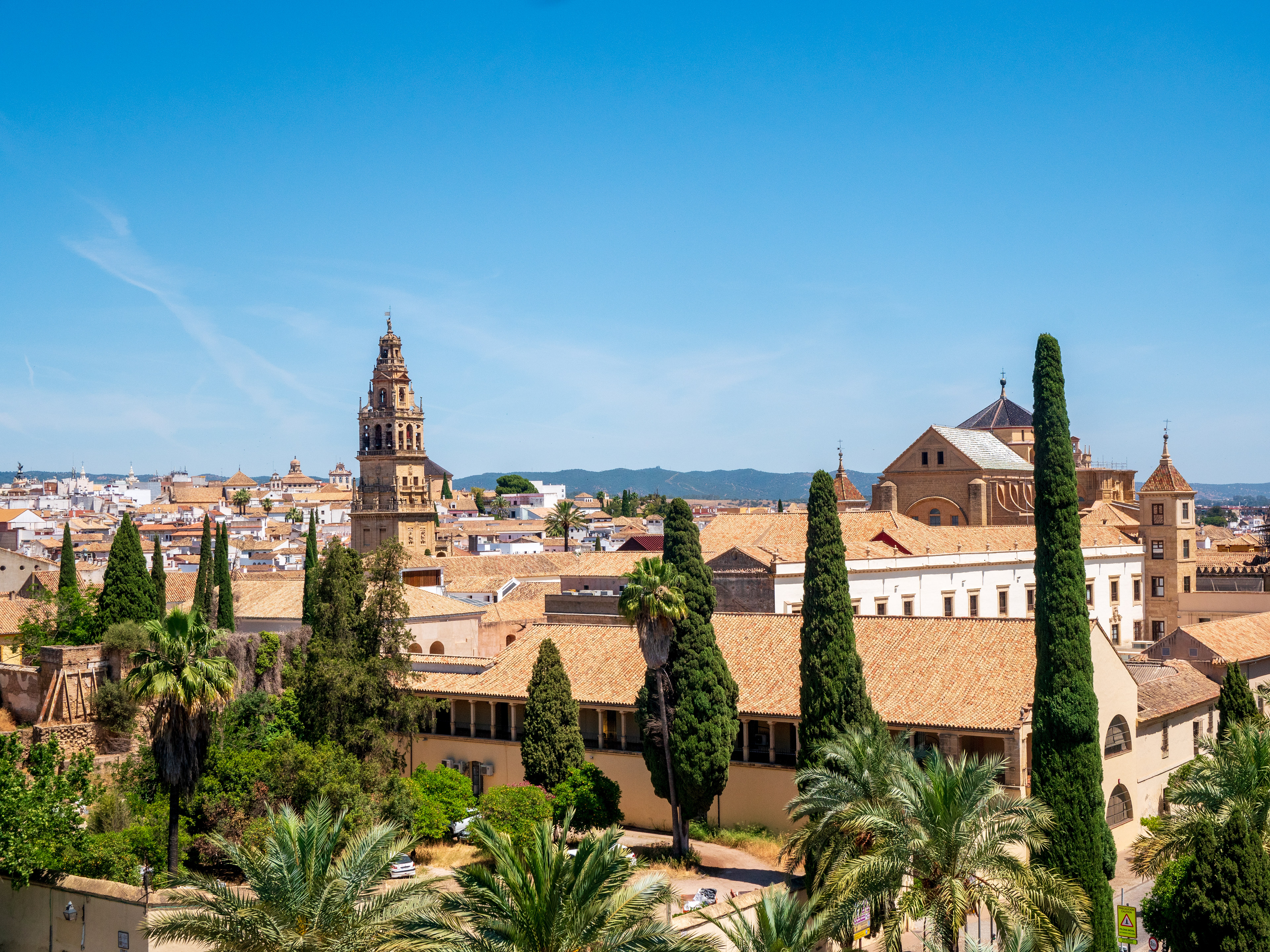 la tour clocher de la mosquée cathédrale depuis l'Alcazar