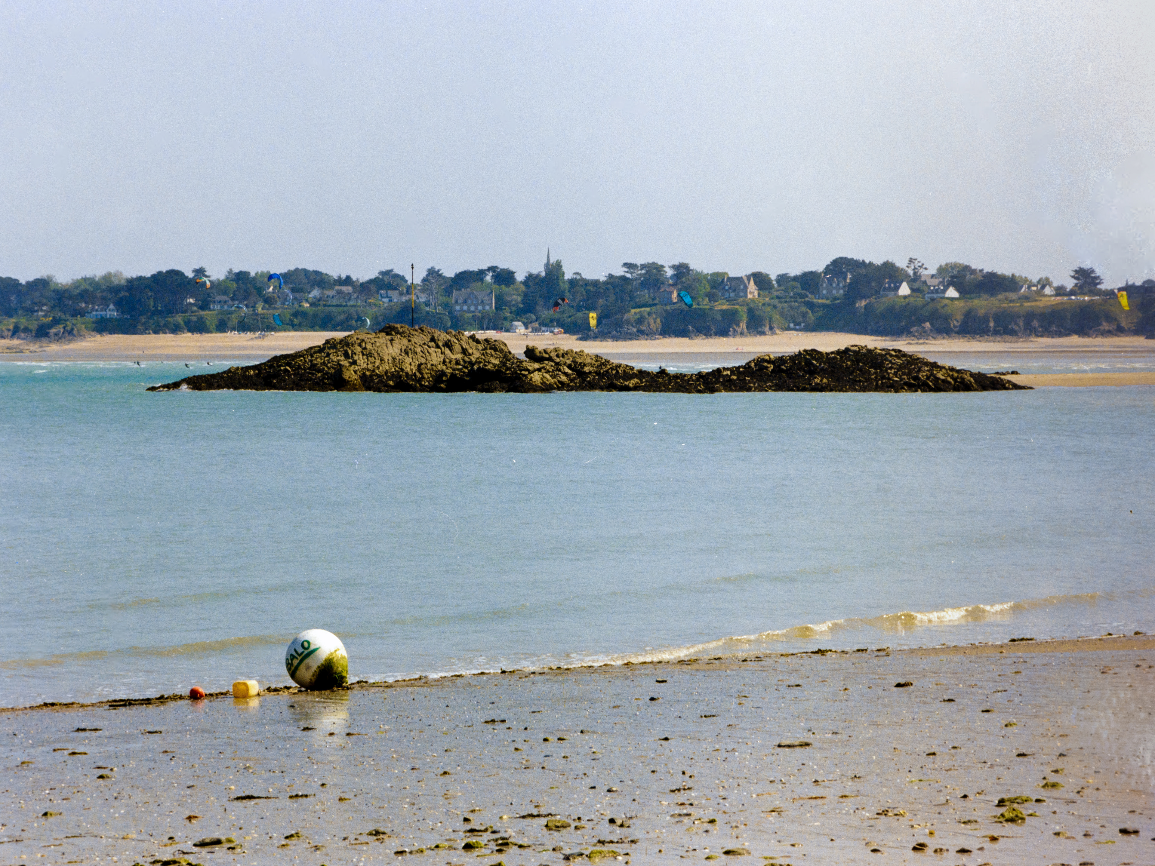 bouée et roche