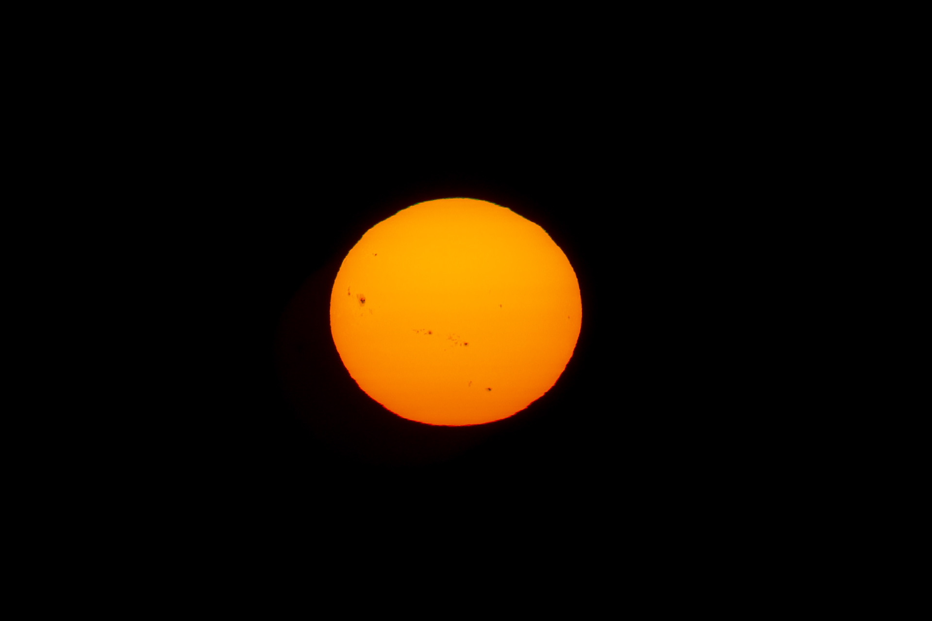 Des tâches solaires bien visibles