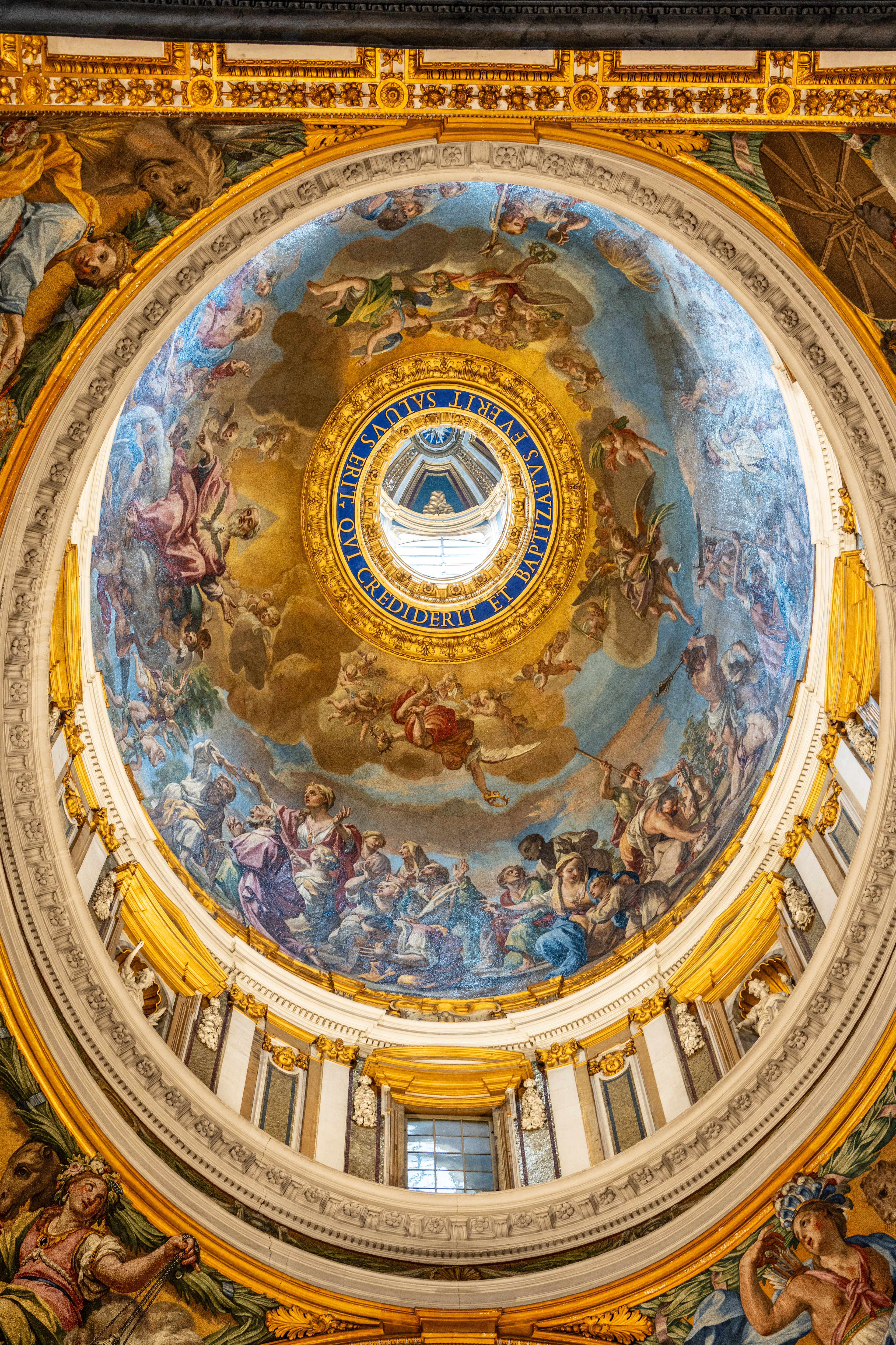 une autre petite coupole, vue de l'intérieur cette fois-ci