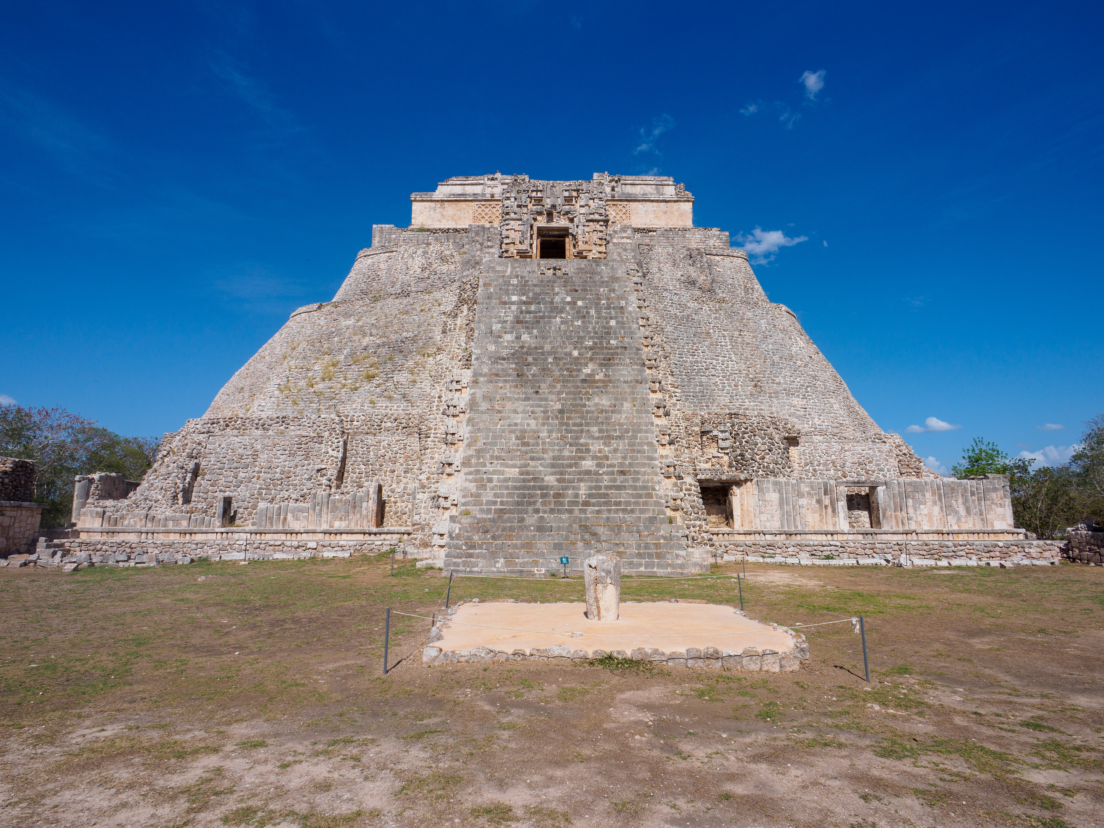 Temple du devin, façade ouest
