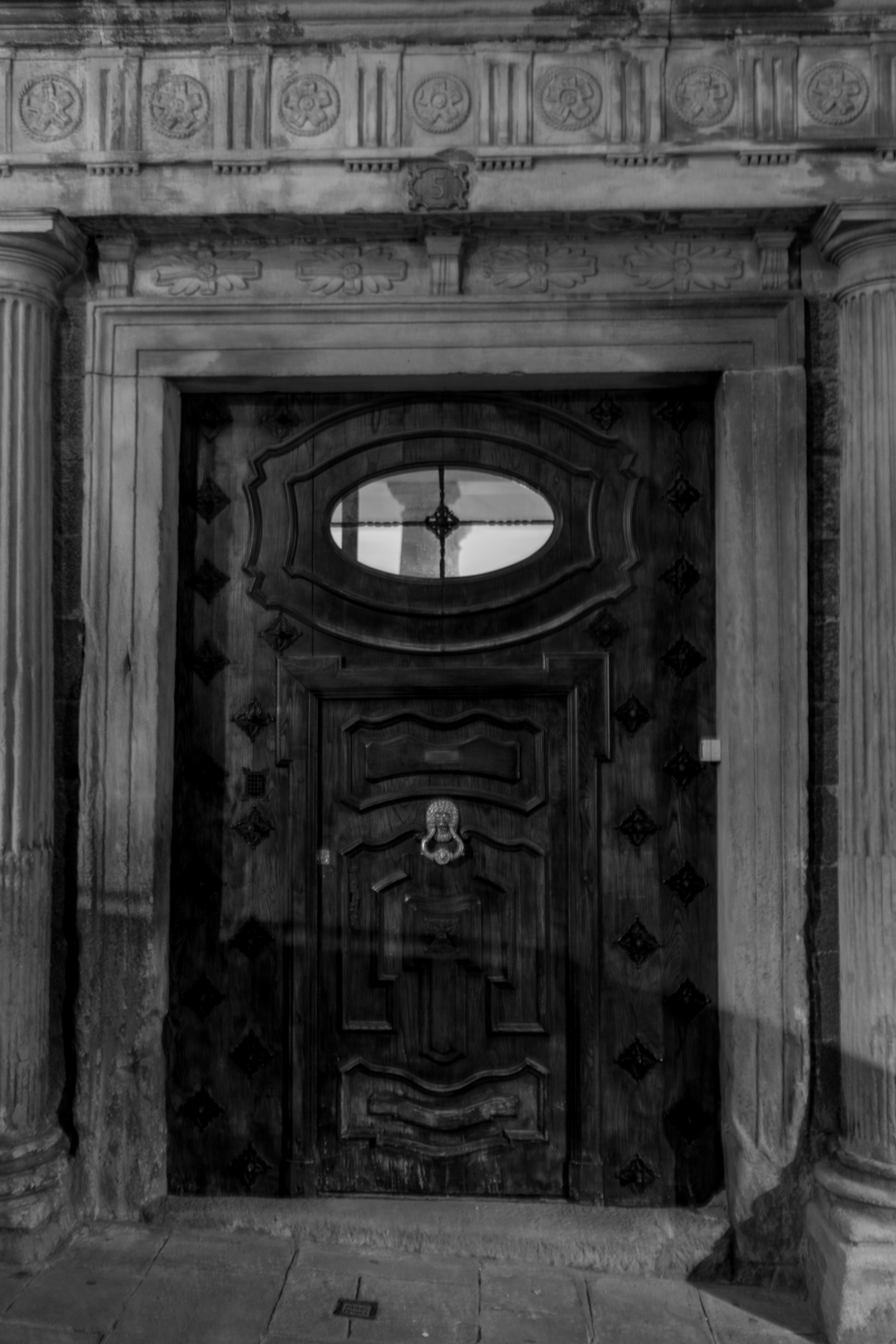 porte médievale massive