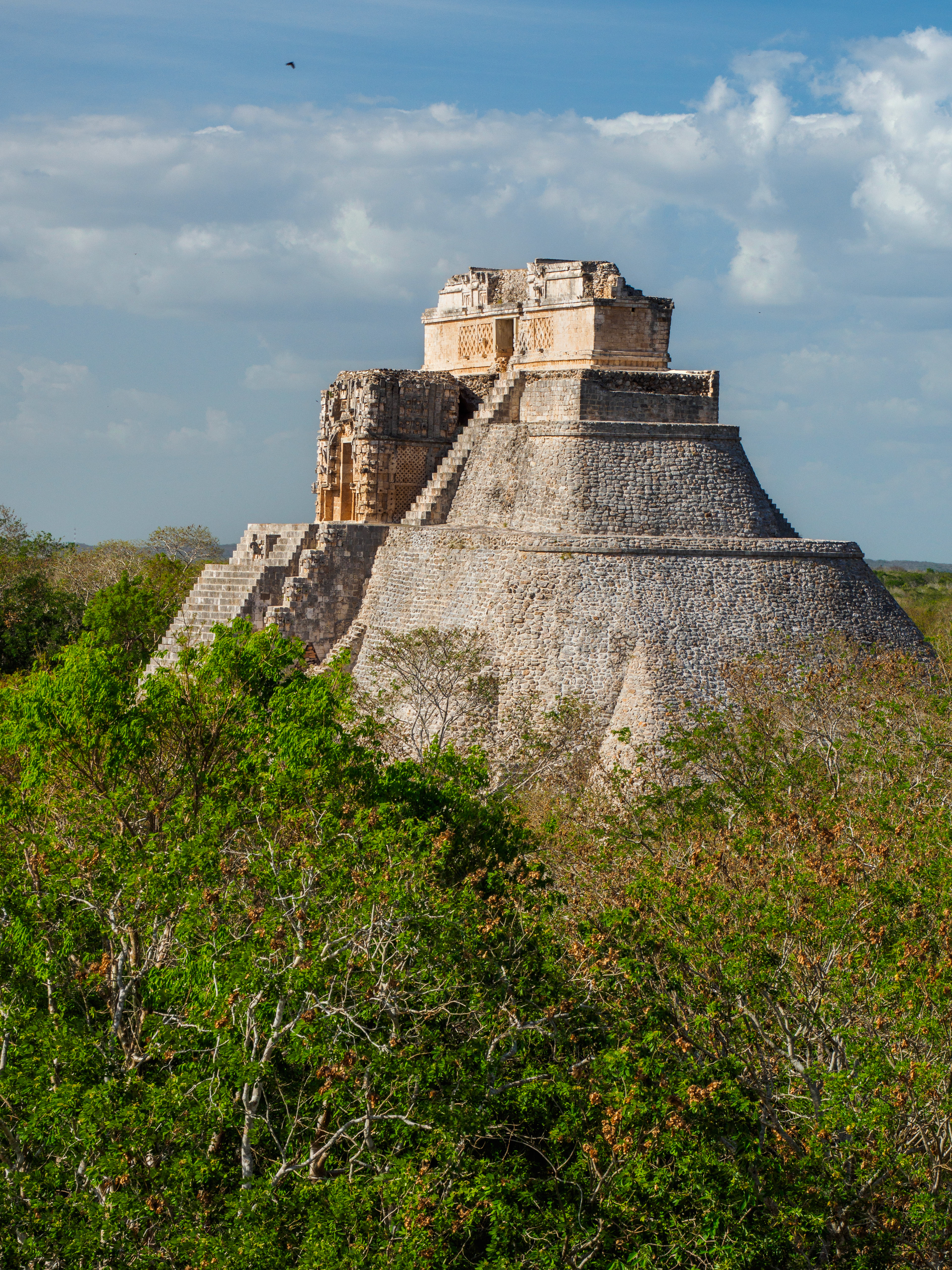 Temple du devin vu depuis la plate forme du palais du gouverneur