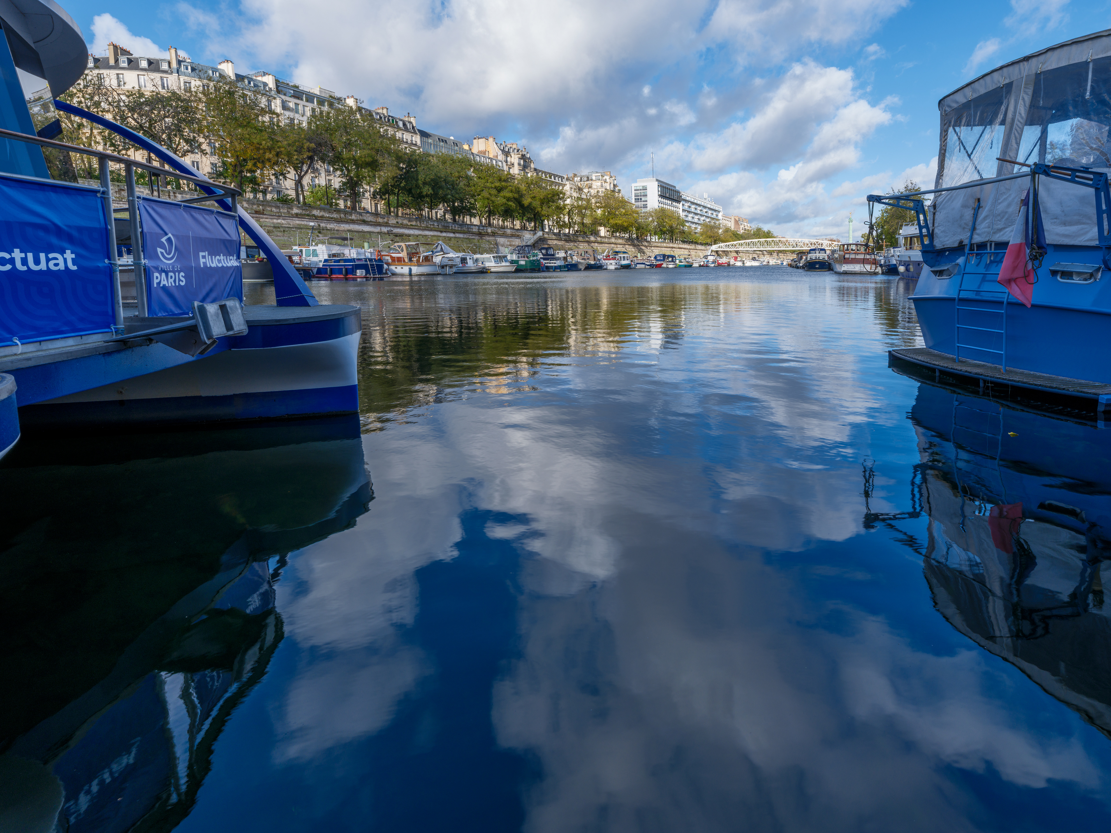 Entre les bateaux