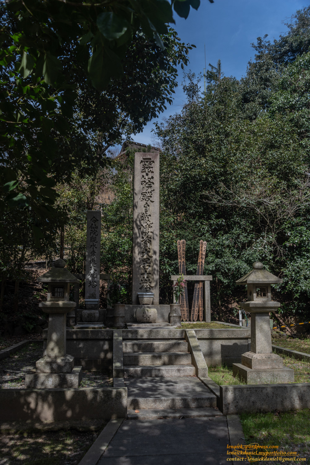 De nombreuses stèles au Ryozen Kannon