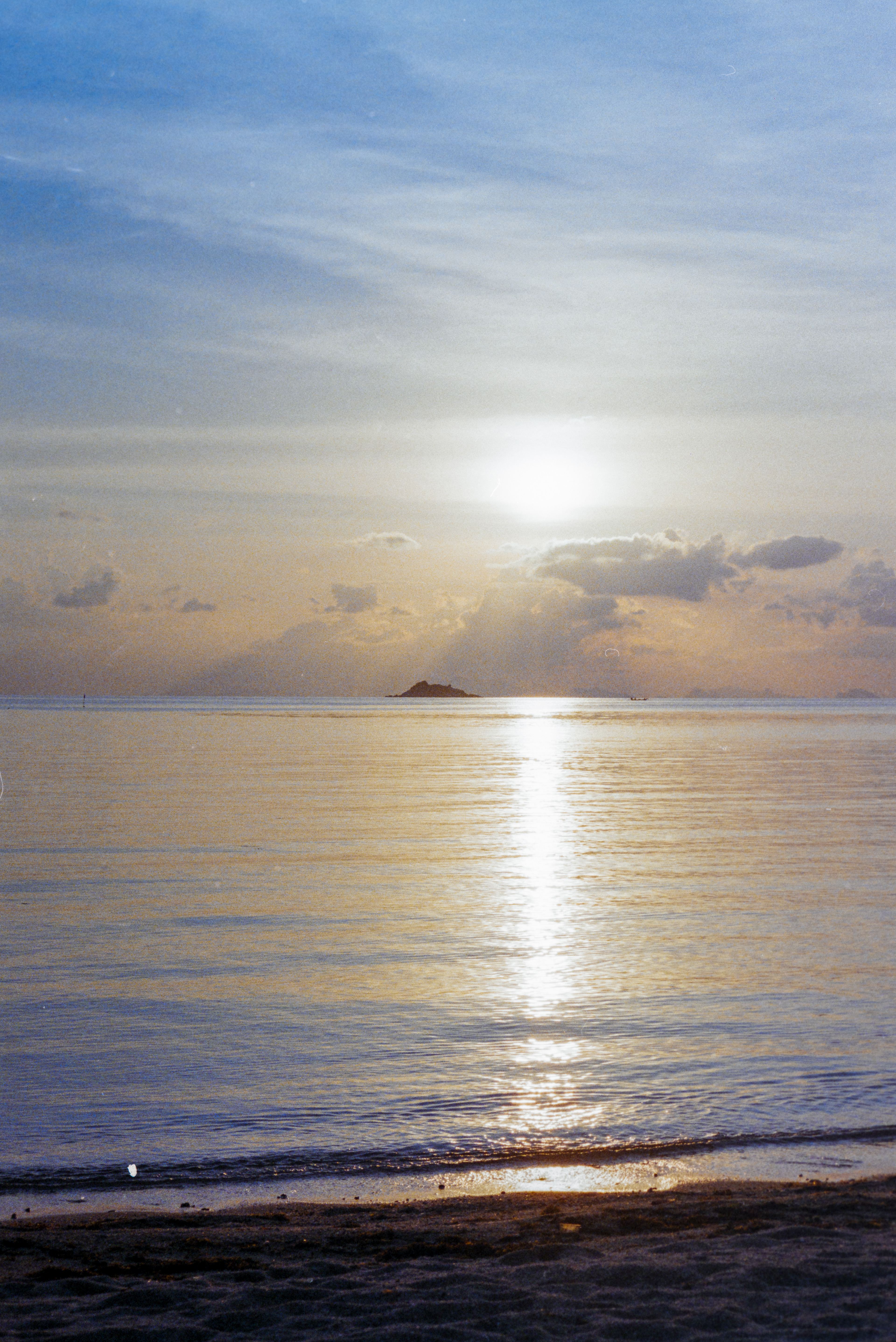 le début du coucher du soleil en argentique