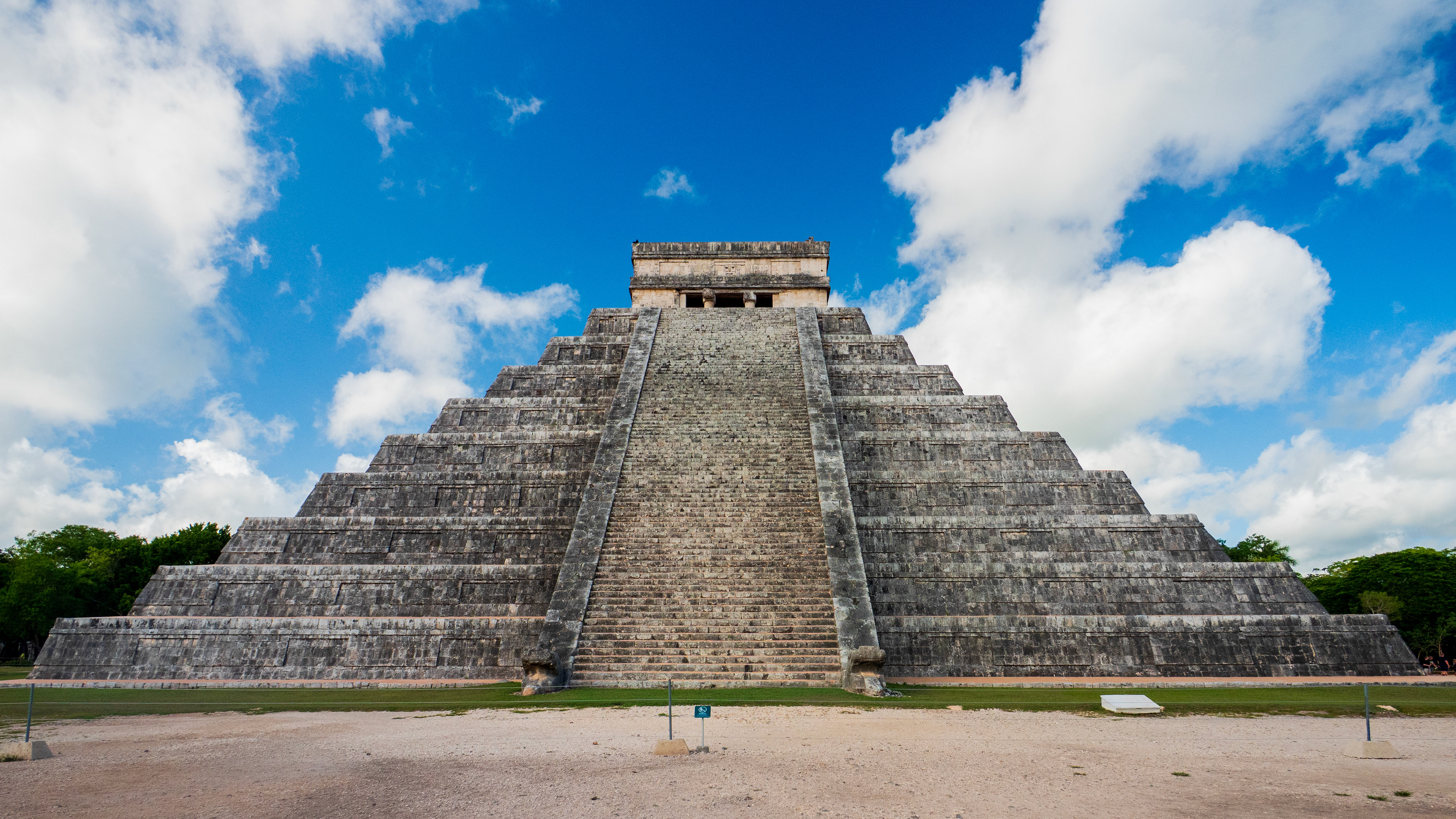 La pyramide de Kukulcán (El Castillo)