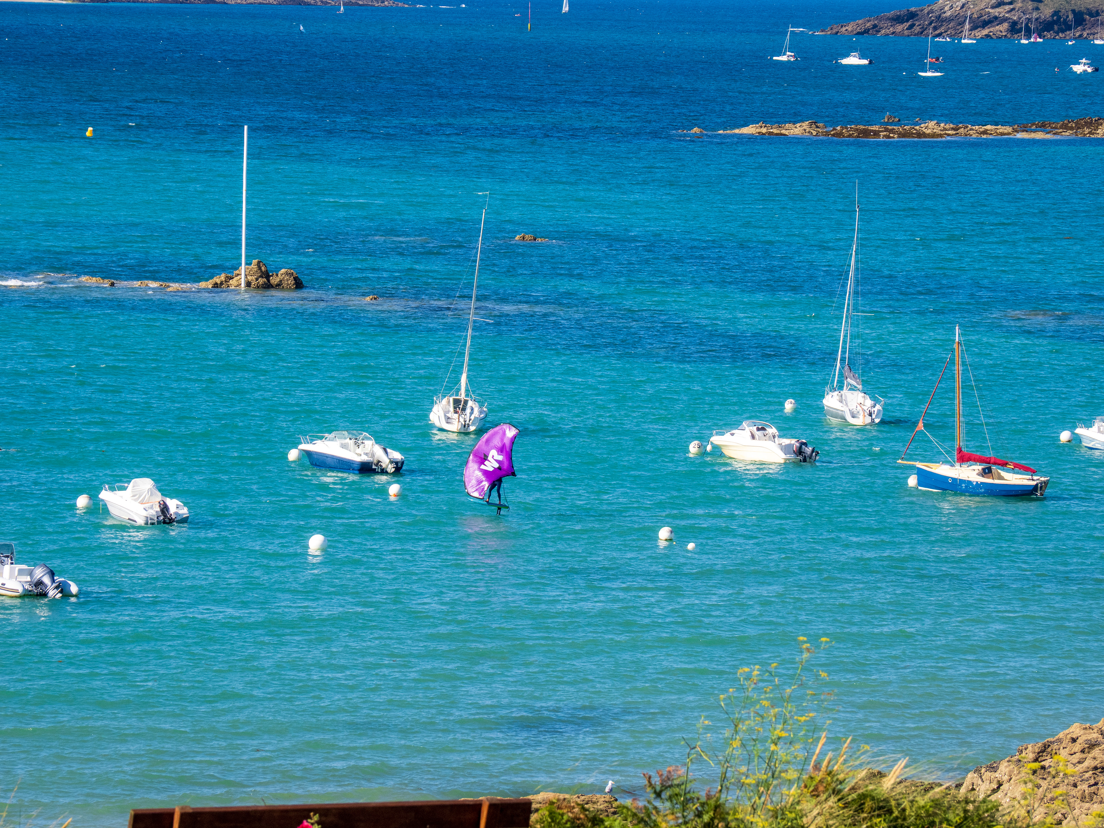 Au dessus de la plage principale