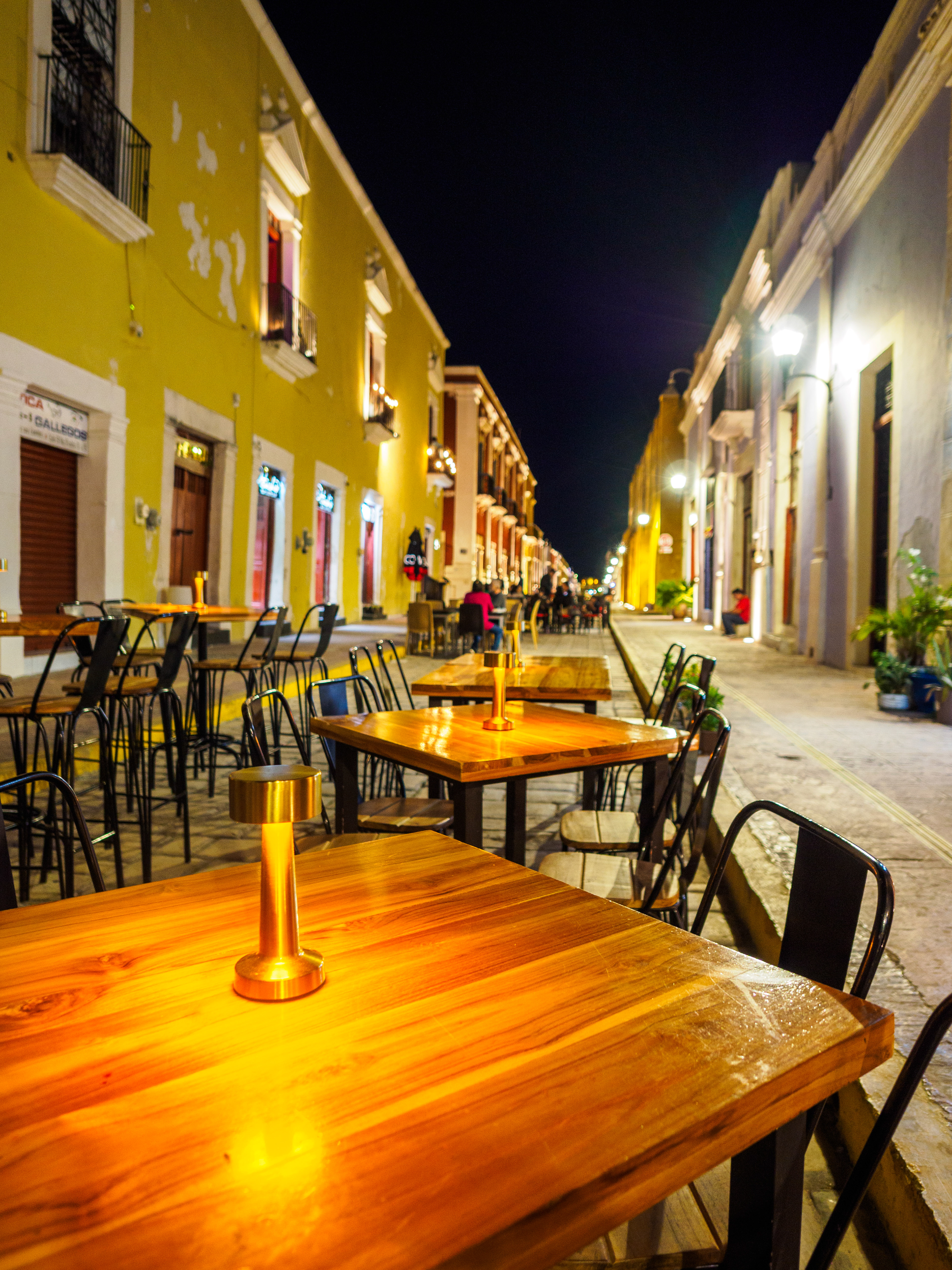 Tables disposées sur la Caille 59