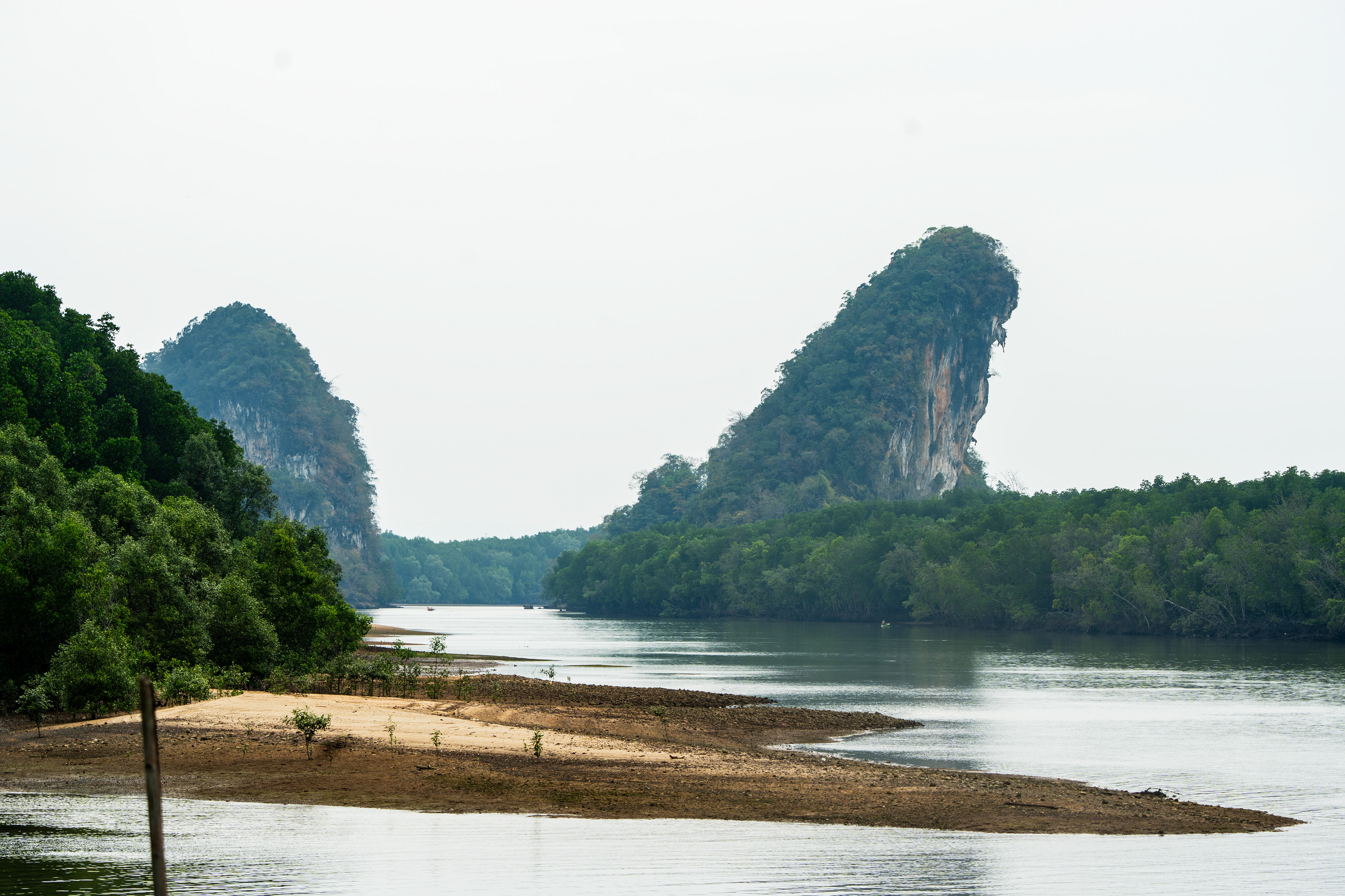 Vue sur les "pinces de crabe", mais ciel loin d'une ambiance carte postale ...
