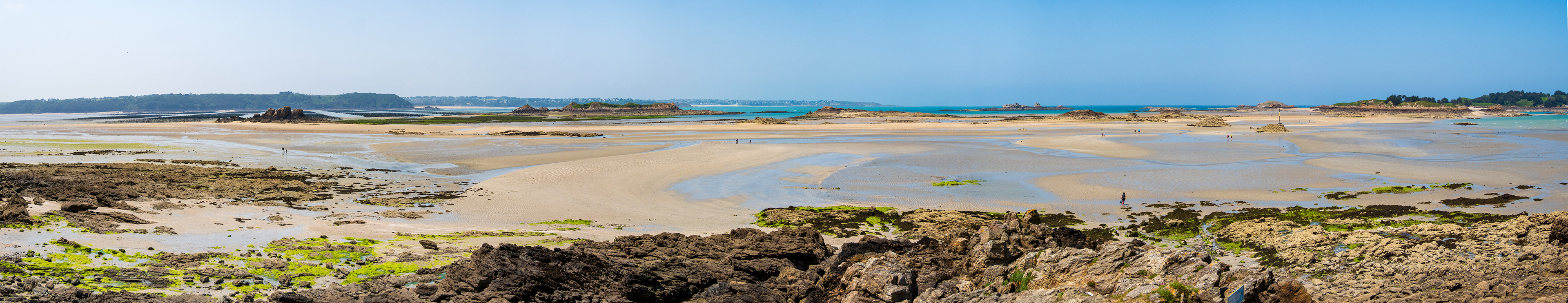 La route vers la presqu'île à marée basse