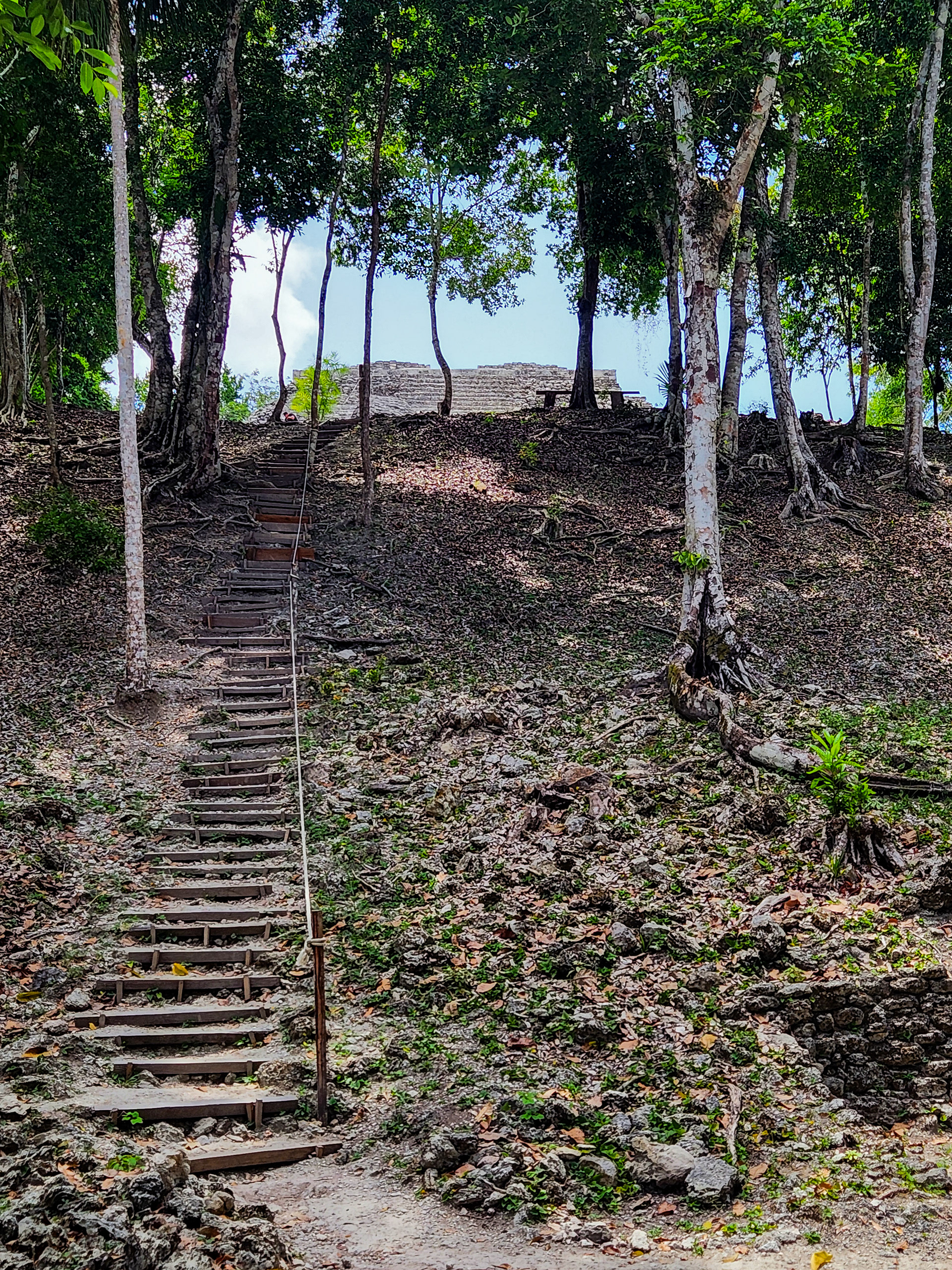 Même contexte pour la seconde pyramide