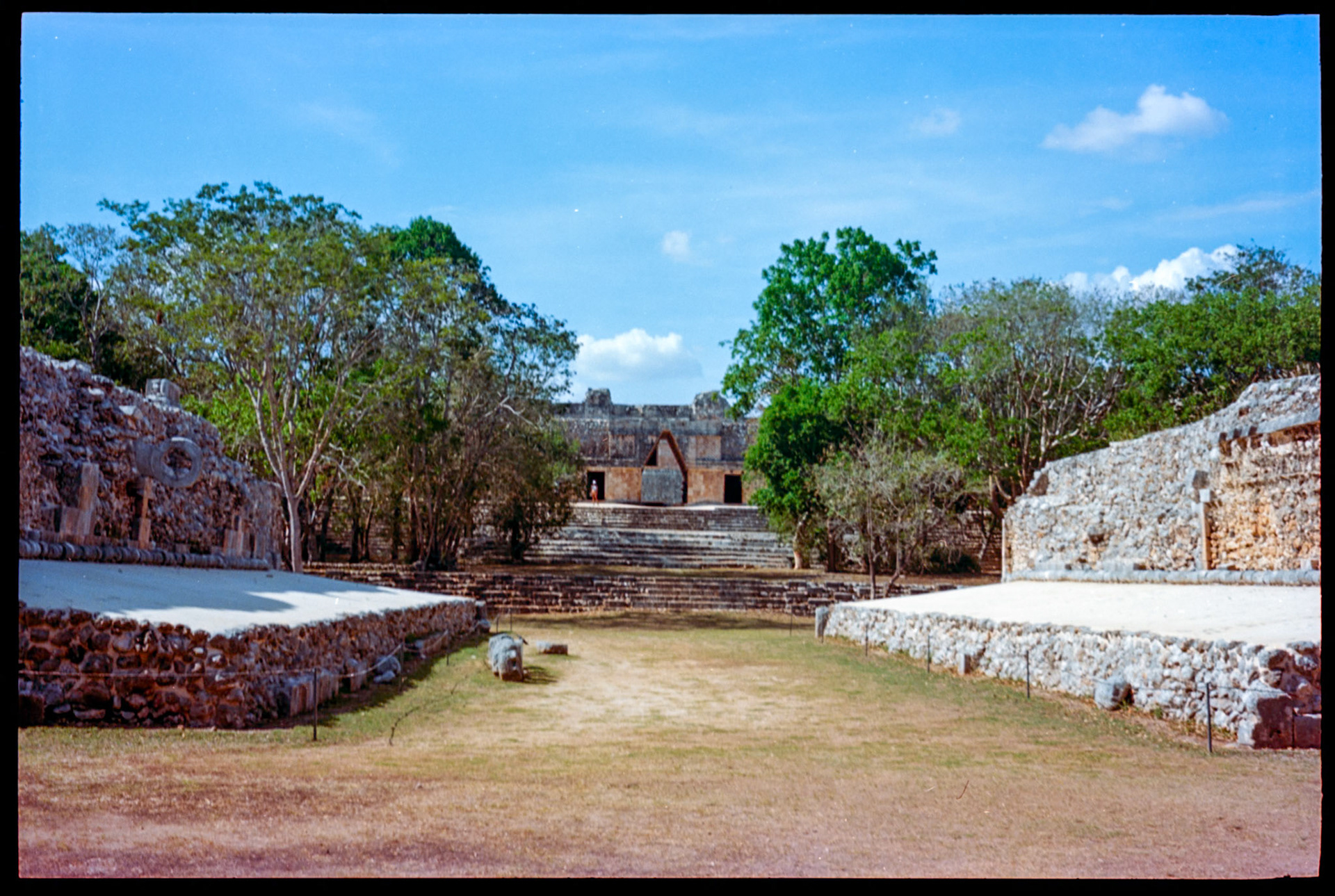 Juego de pelota. Santa 100