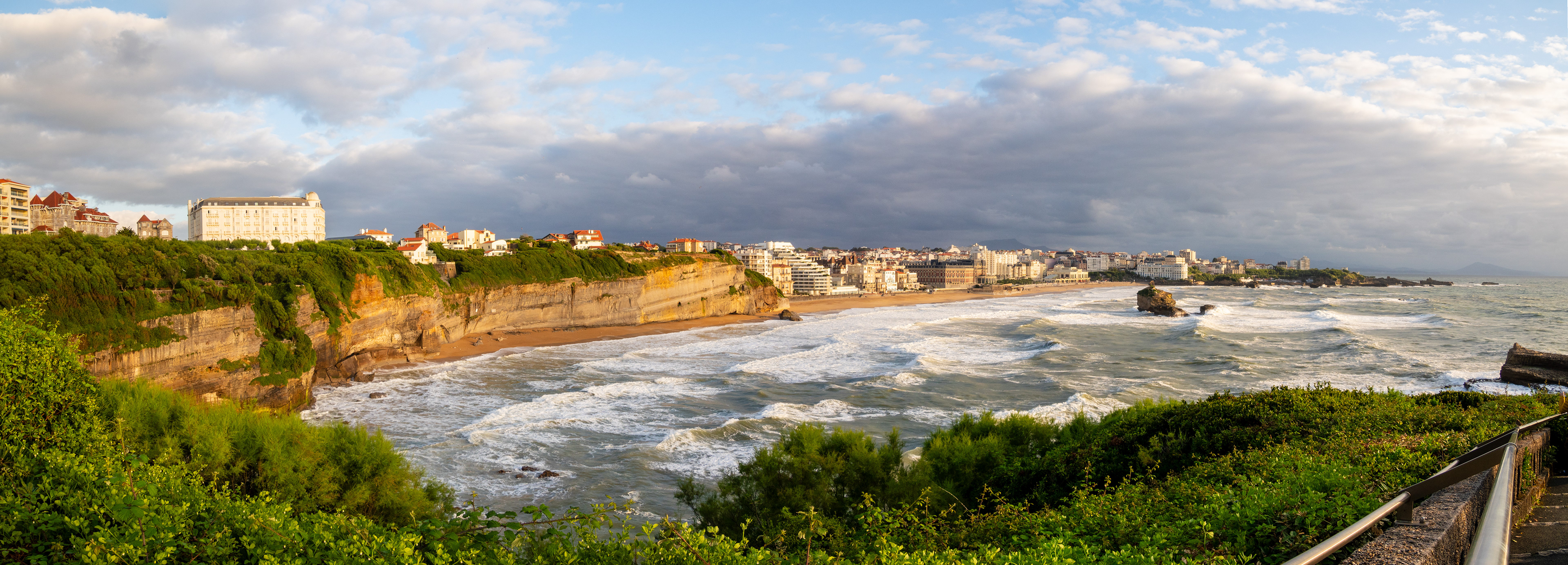 Panorama sur Biarritz depuisi l'esplanade du phare