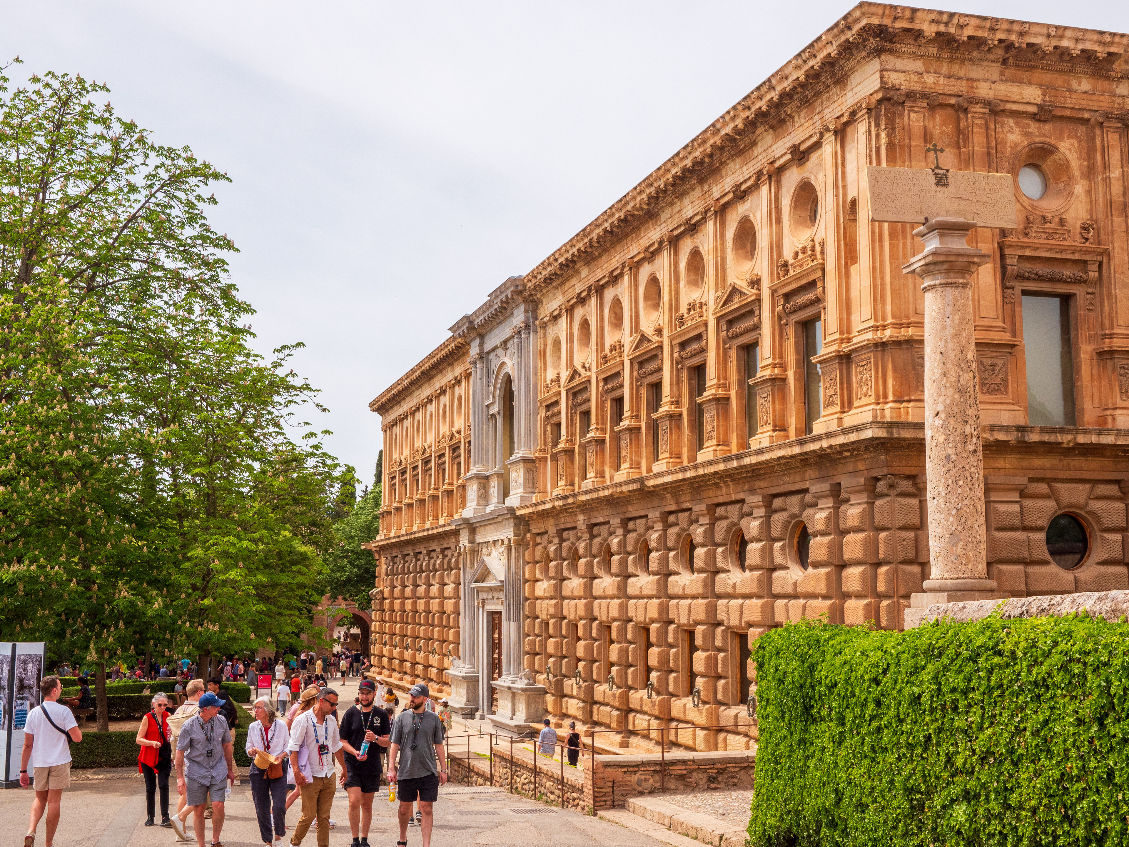 Facade du palais de Charles Quint