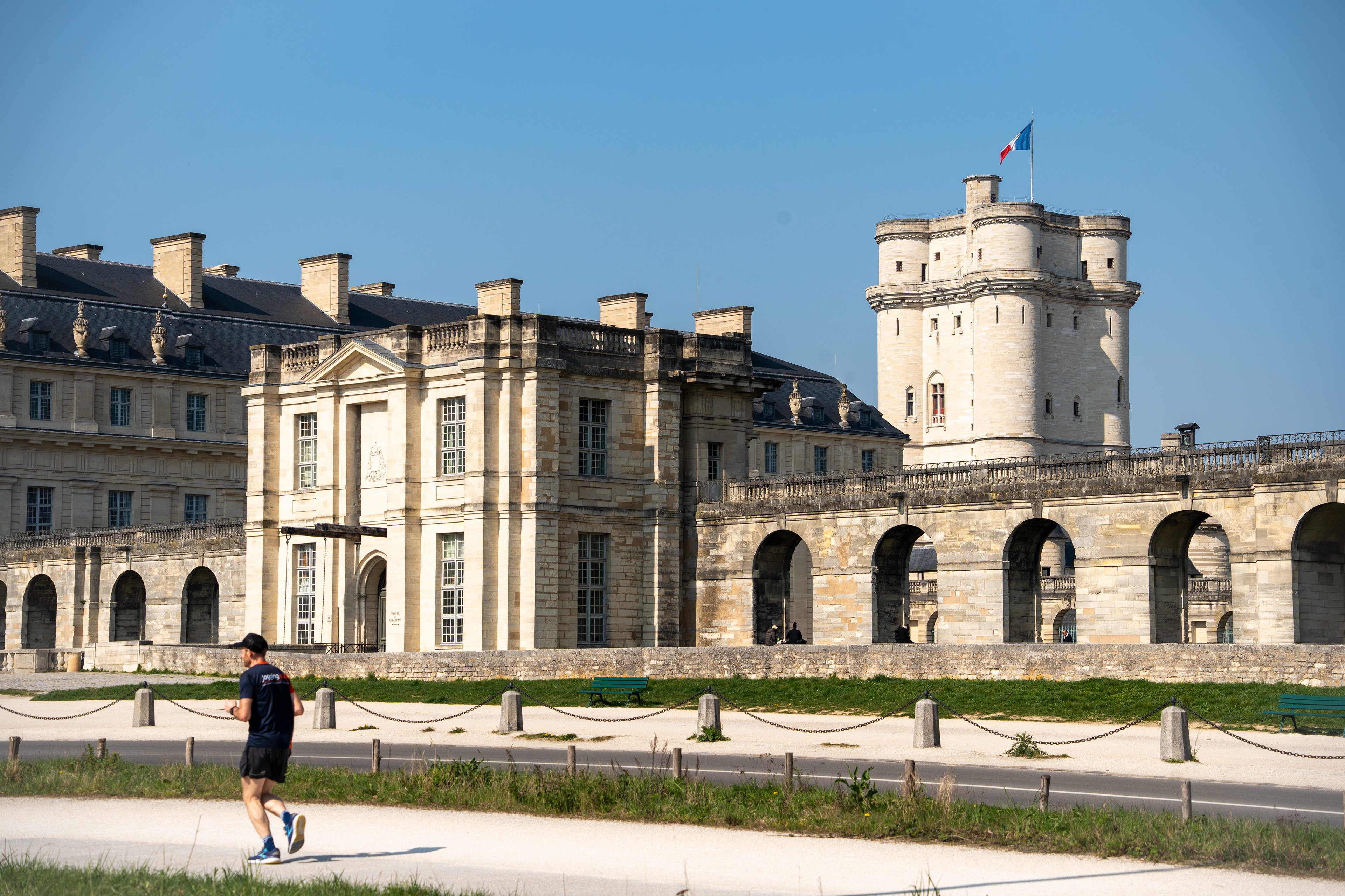 Château de Vincennes et coureur