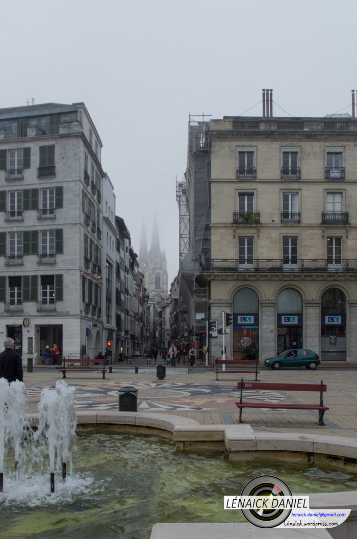 Bayonne dans la brume