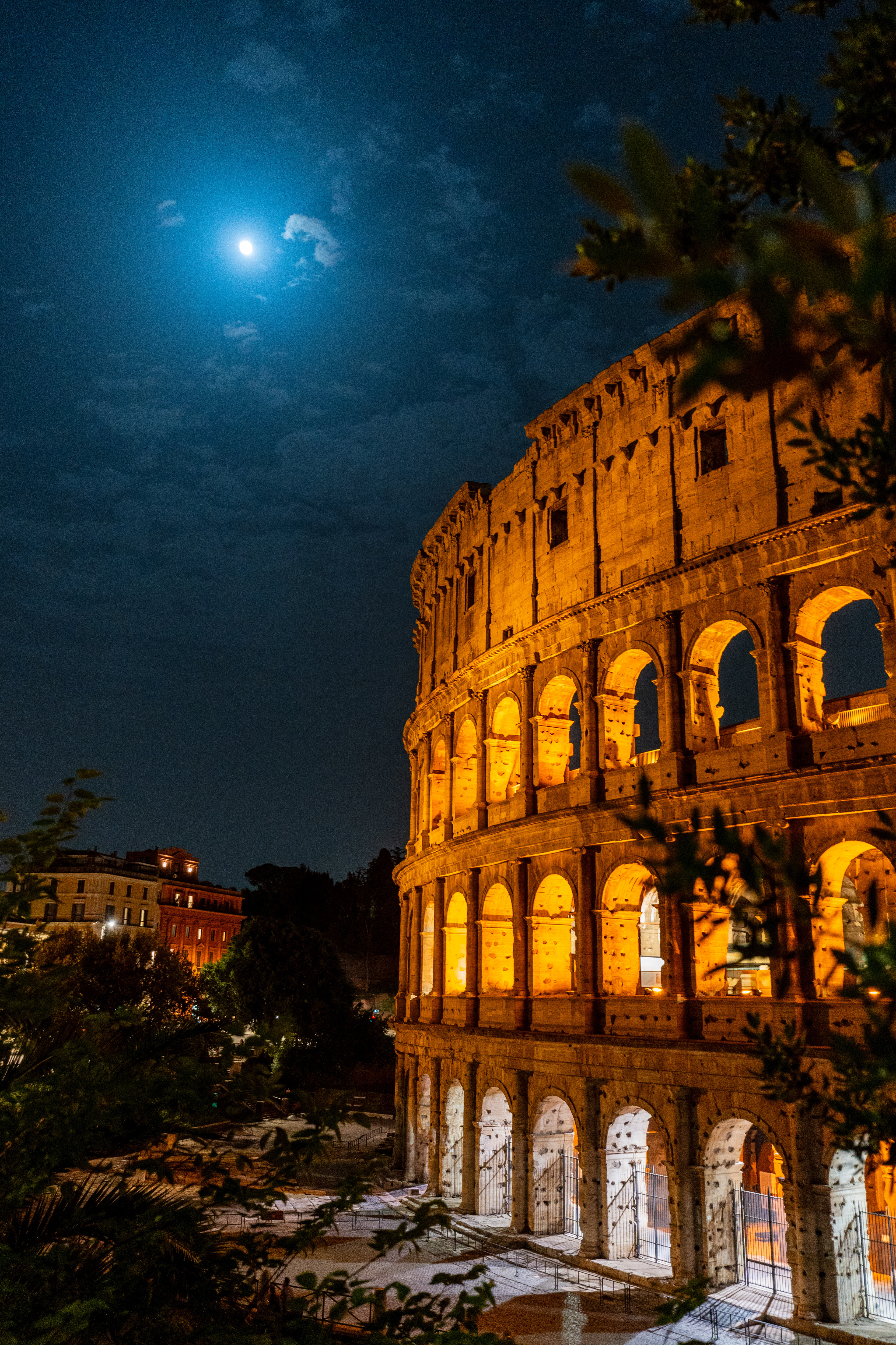Colisée et la lune