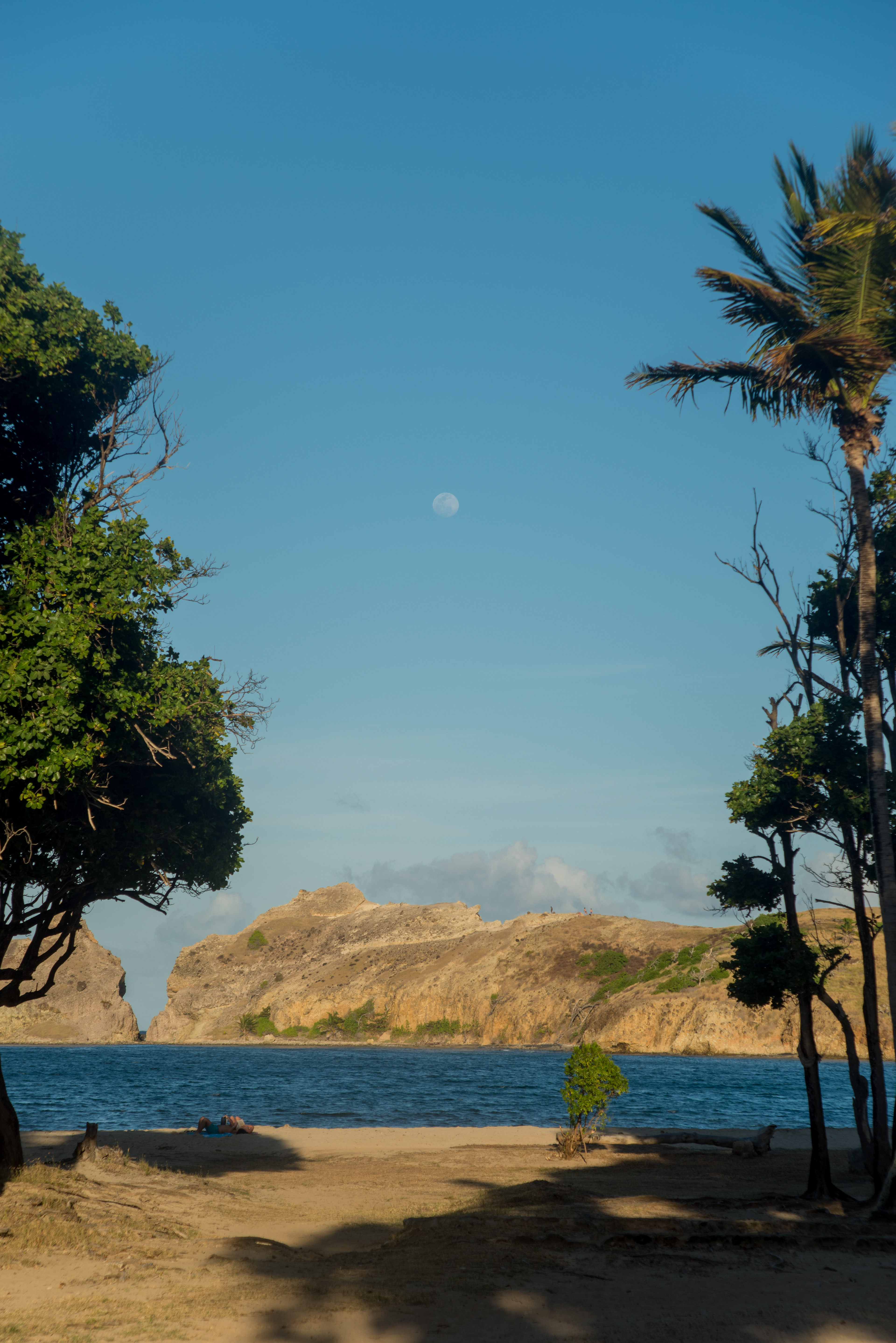 Plage de Pompierre et lune