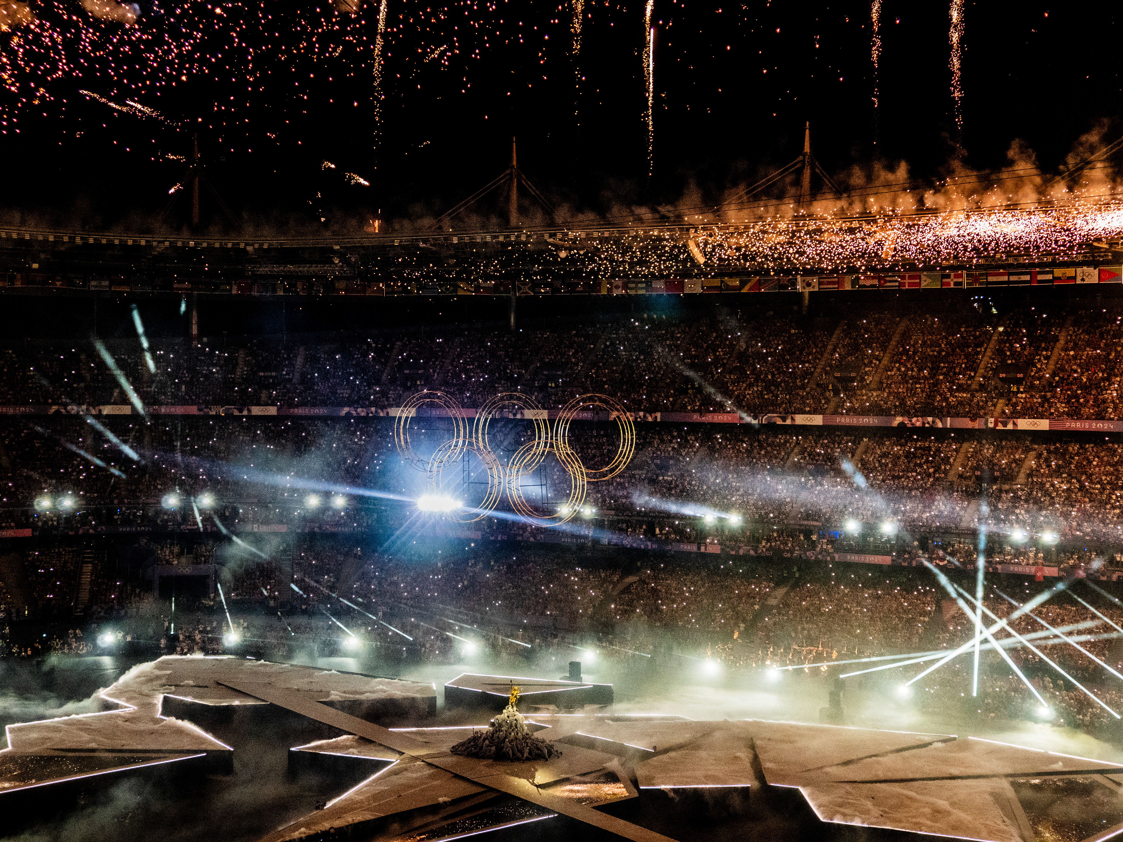 Elevation des anneaux olympiques, stade de France