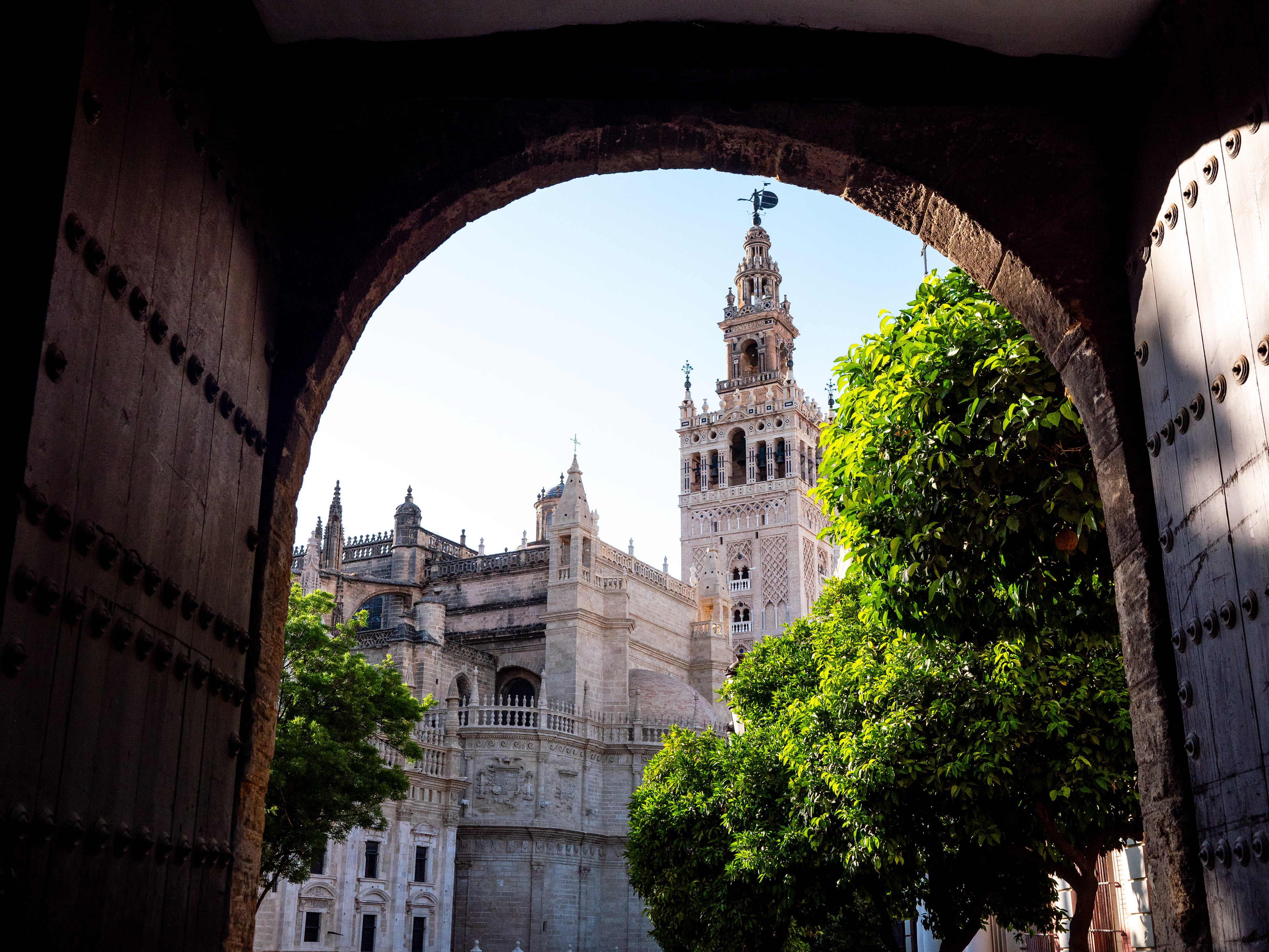 vue depuis la sortie de l'Alcazar de Séville