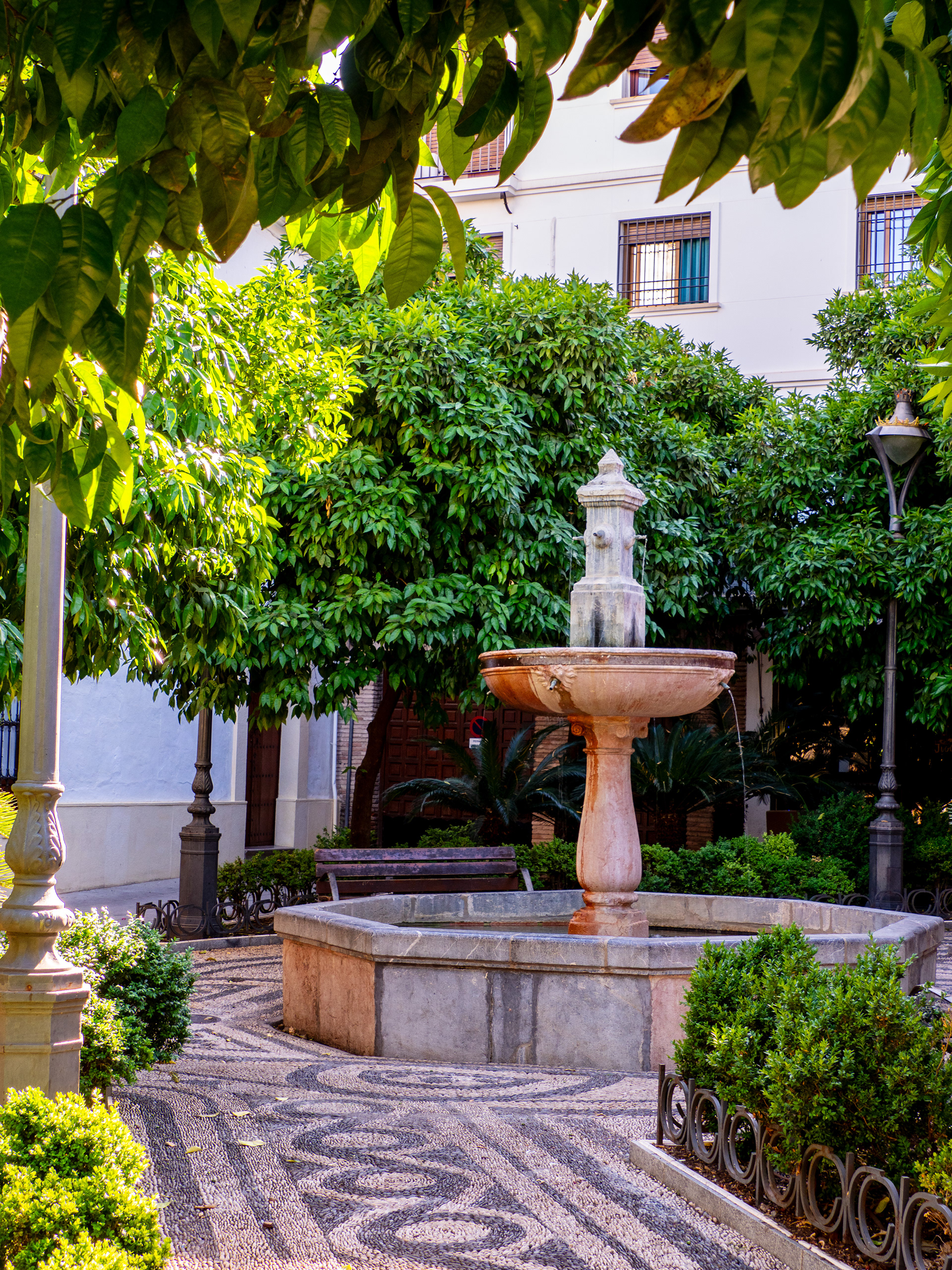 fontaine dans le patio, en zoomant ...