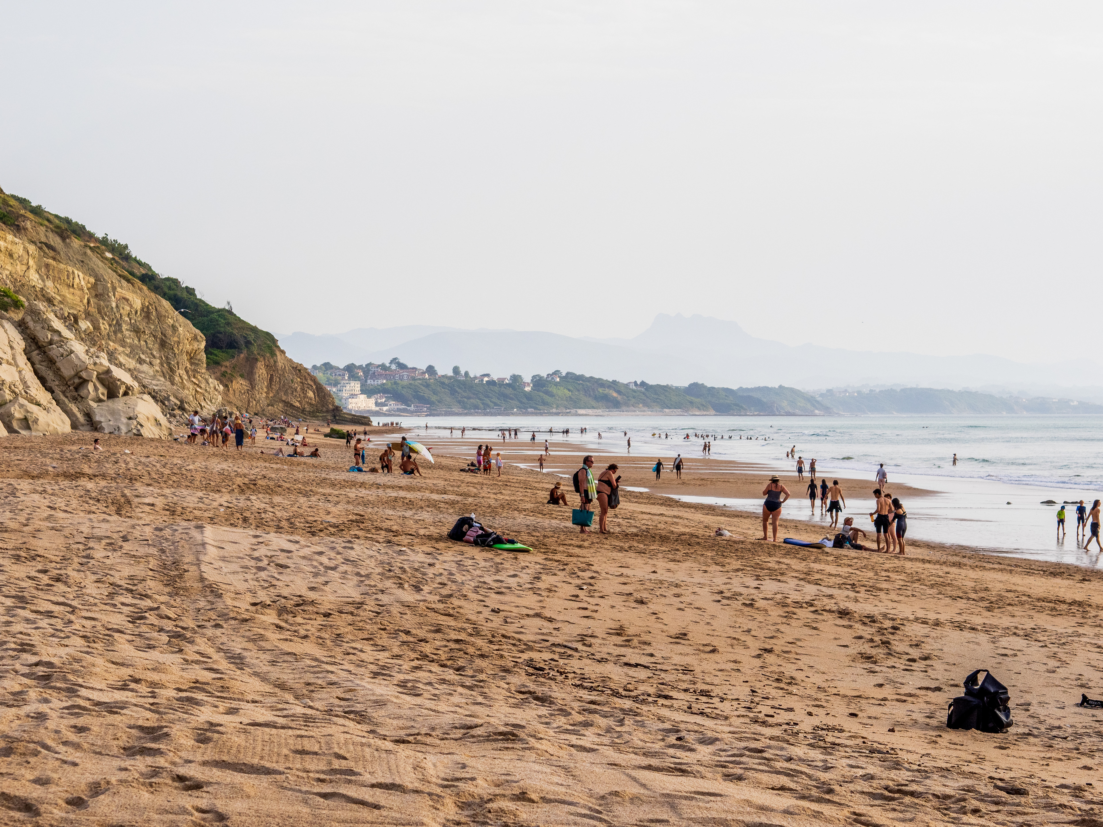 la plage est toujours tranquille même en saison; c'est même rare de la voir aussi dense