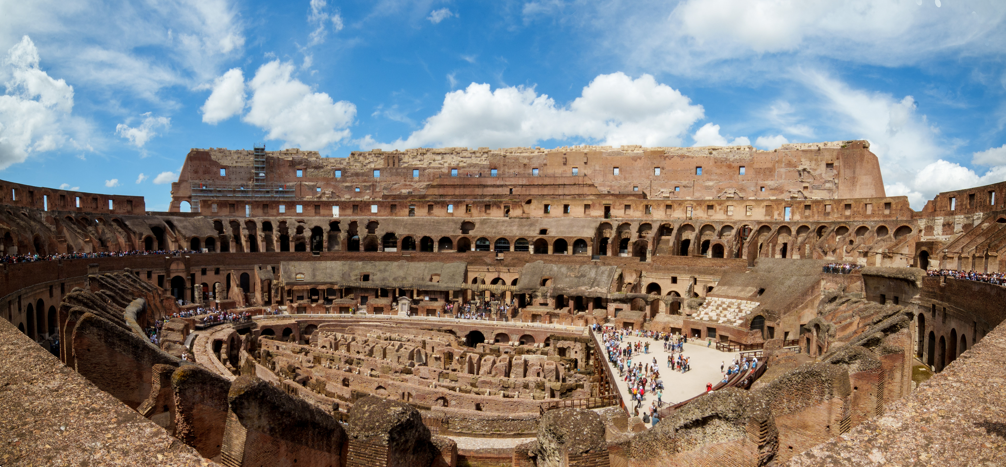 montage panoramique de l'intérieur du colisée