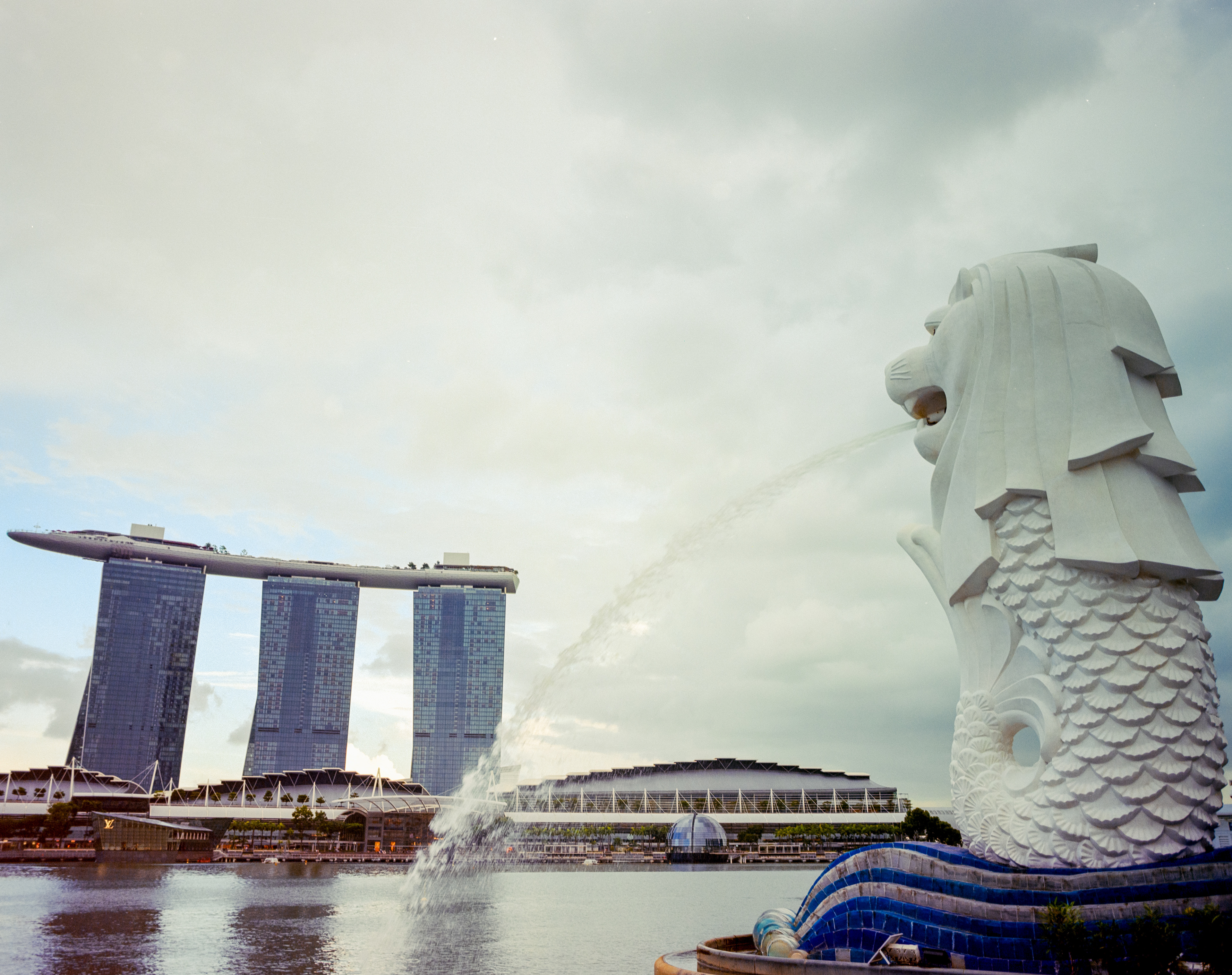 le Merlion et le Marina BaySands, photo argentique