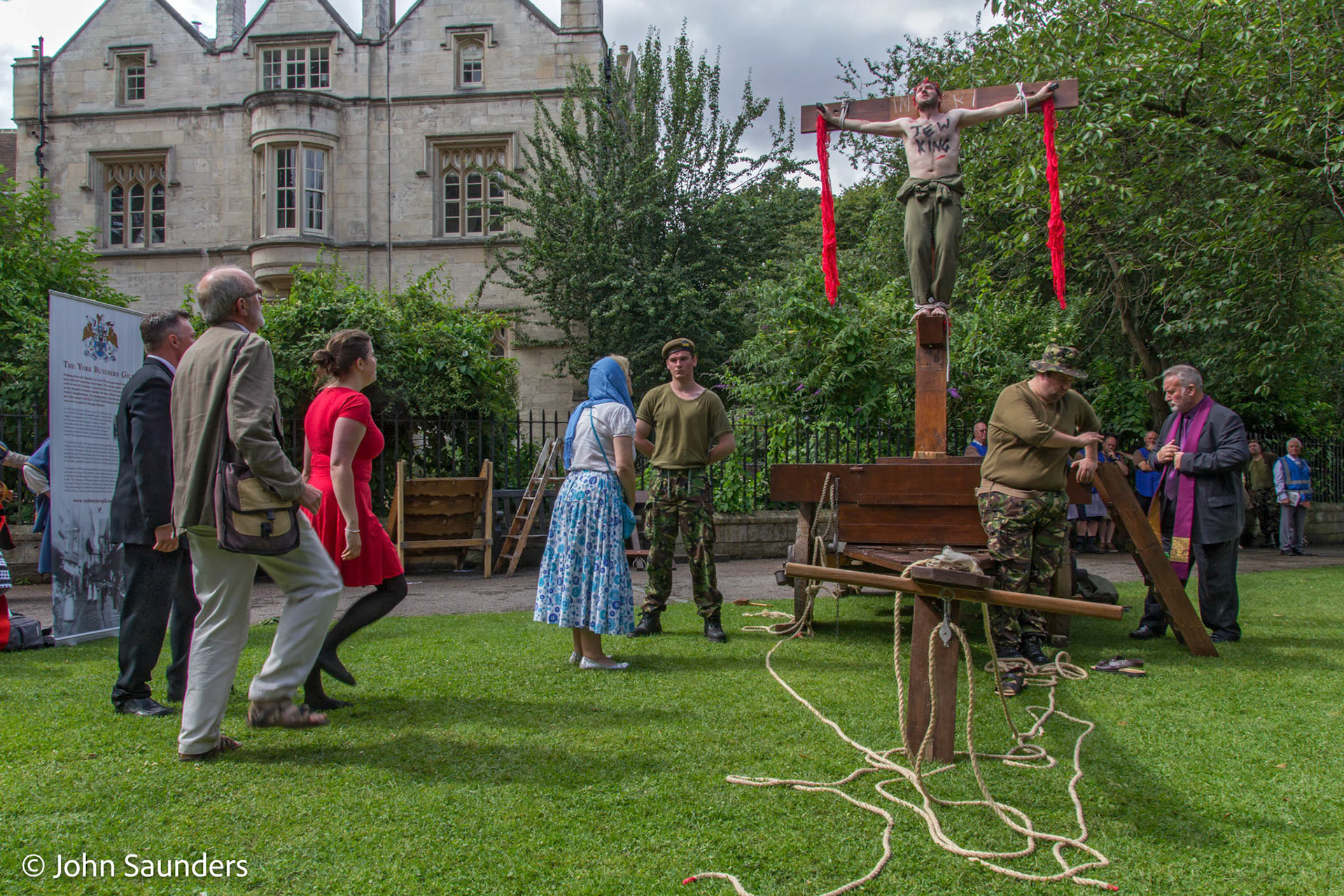 The Crucifixion and The Death of Christ, Dean's Park
