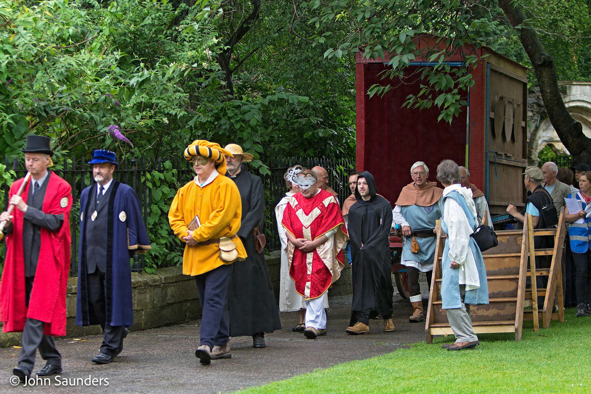Waggons entering Dean's Park