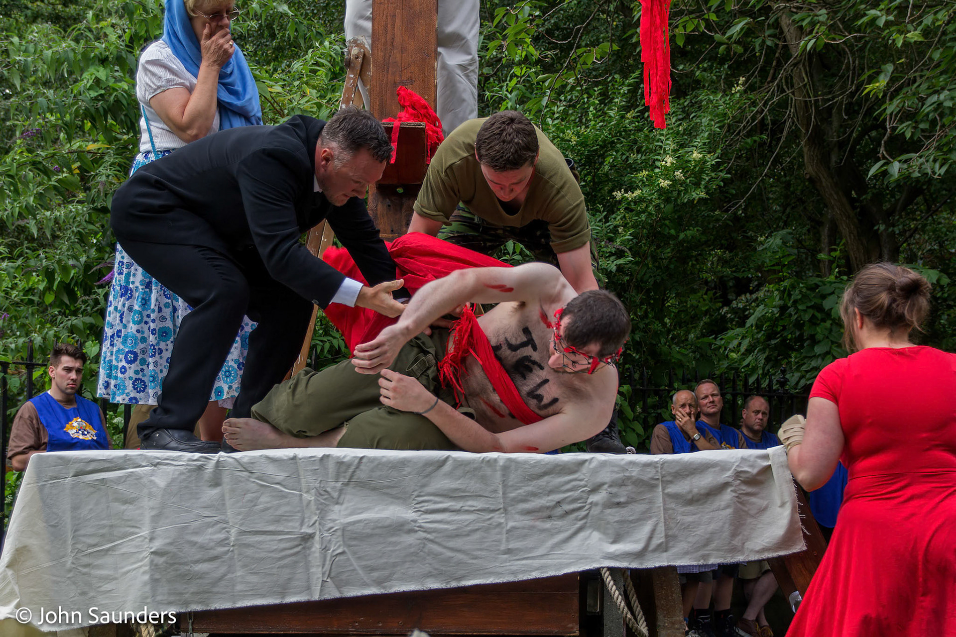 The Crucifixion and The Death of Christ, Dean's Park