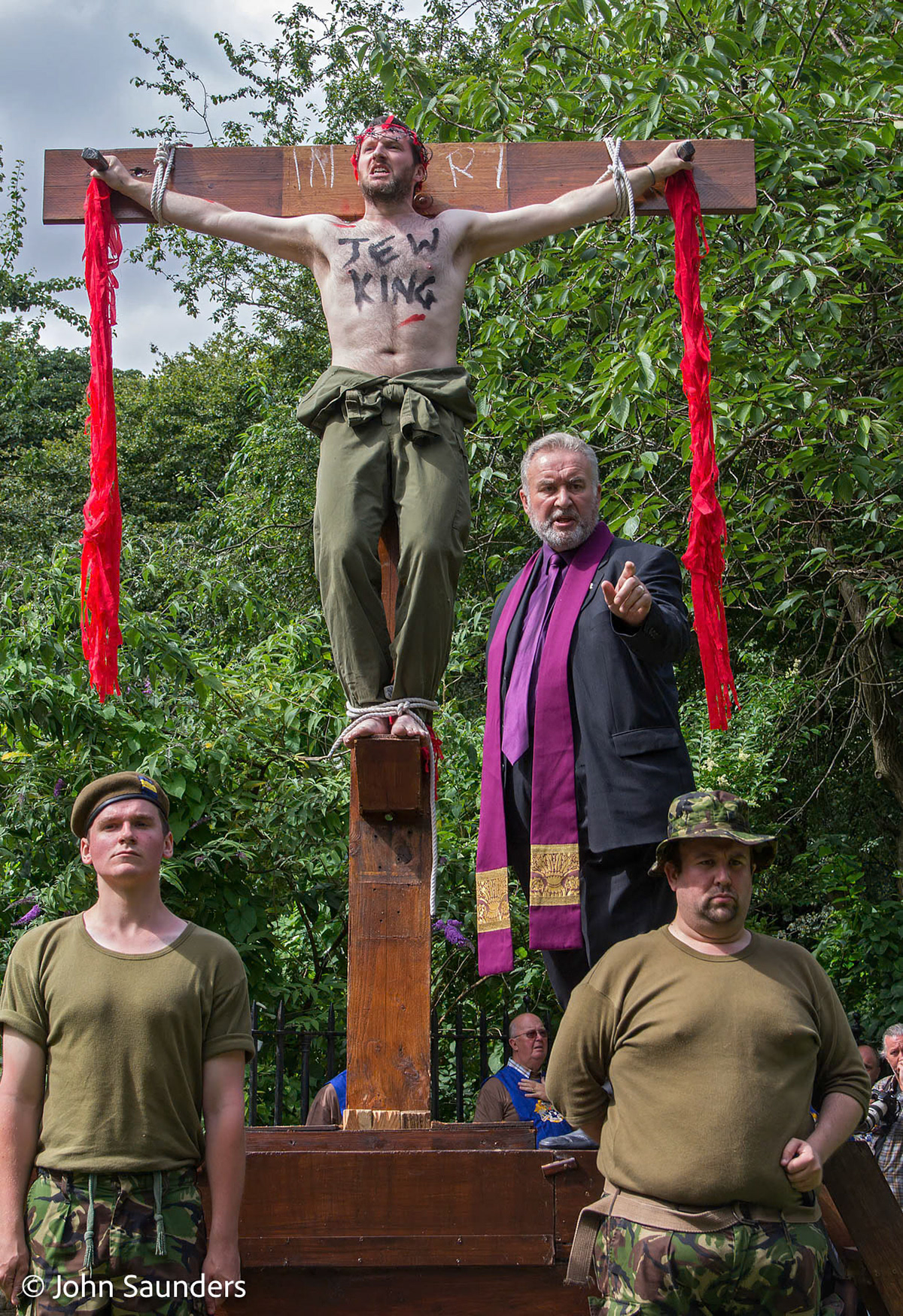 The Crucifixion and The Death of Christ, Dean's Park