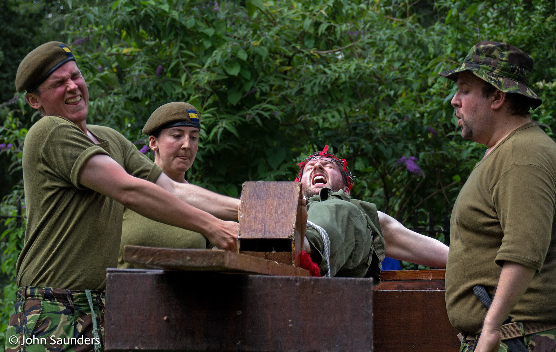 The Crucifixion and The Death of Christ, Dean's Park