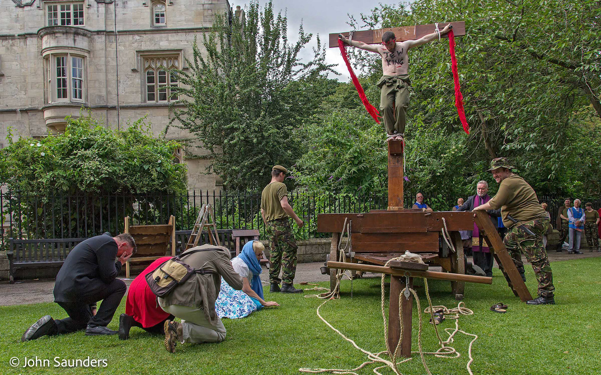 The Crucifixion and The Death of Christ, Dean's Park